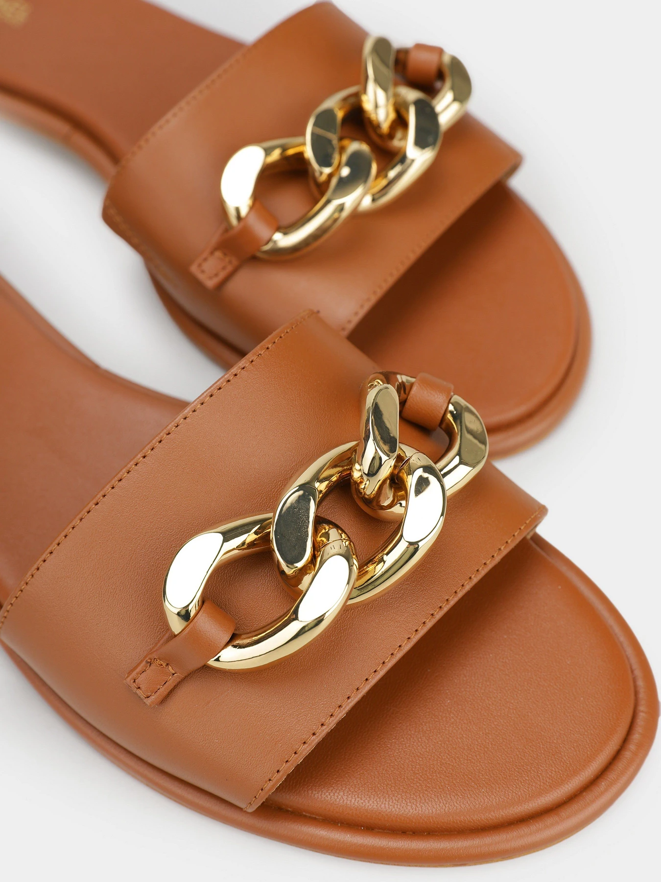 Шлёпанцы Michael Kors модель 40R2SCFA1L_230 Шлёпанцы Michael Kors модель 40R2SCFA1L_230 Фото