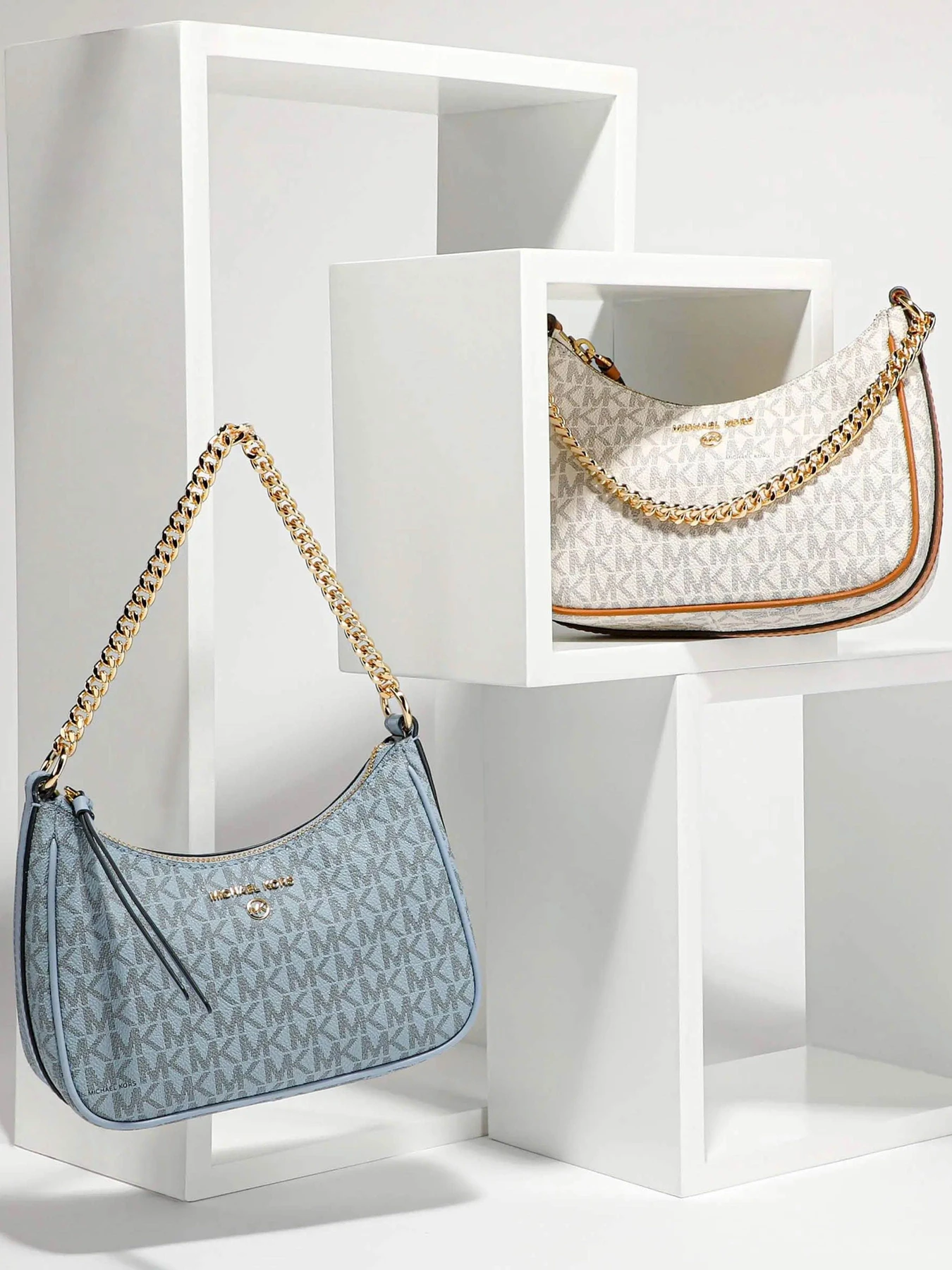 Сумки Michael Kors модель 32H1GT9C1B_149 Сумки Michael Kors модель 32H1GT9C1B_149 Фото