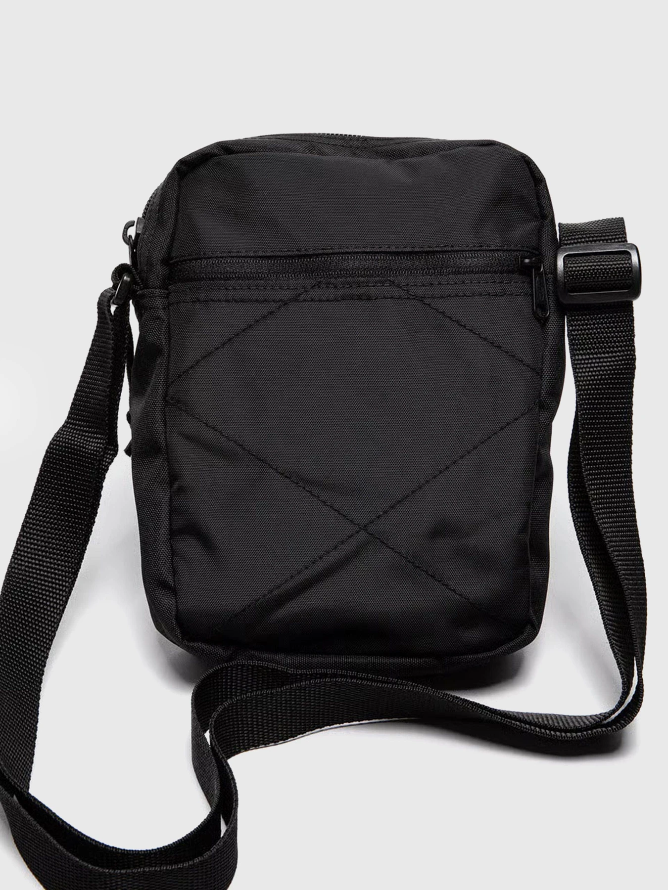 Сумки EastPak модель EK0A5B830081 Сумки EastPak модель EK0A5B830081 Фото