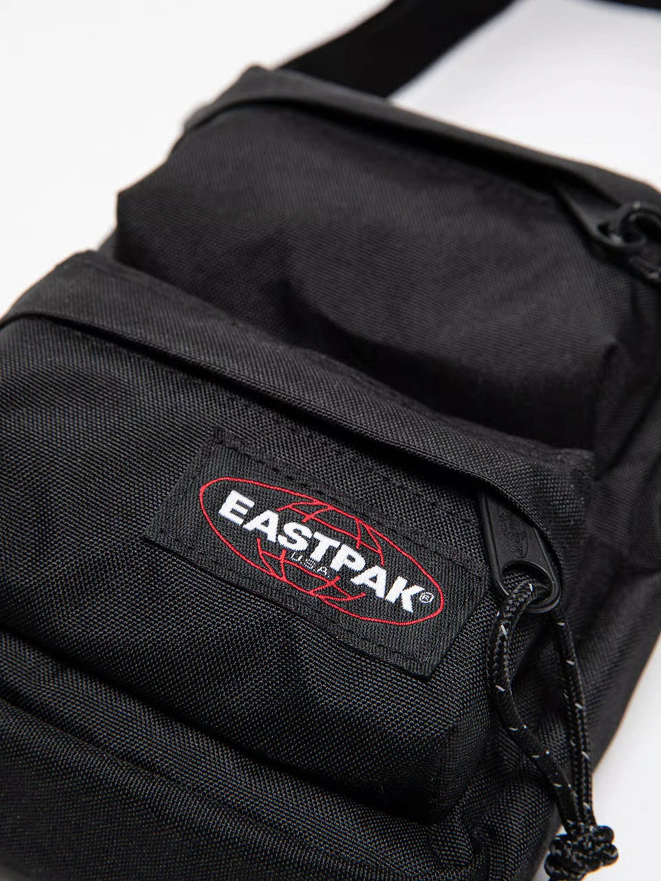 Сумки EastPak модель EK0A5B830081 Сумки EastPak модель EK0A5B830081 Фото