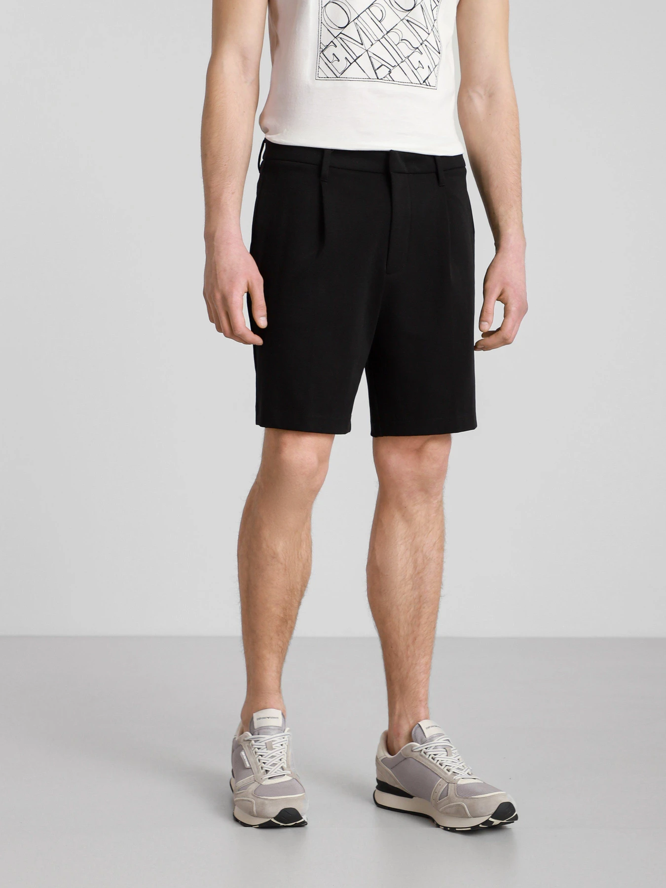 Шорты Emporio Armani модель 3K1PM4-1JYSZ-0999 Шорты Emporio Armani модель 3K1PM4-1JYSZ-0999 Фото