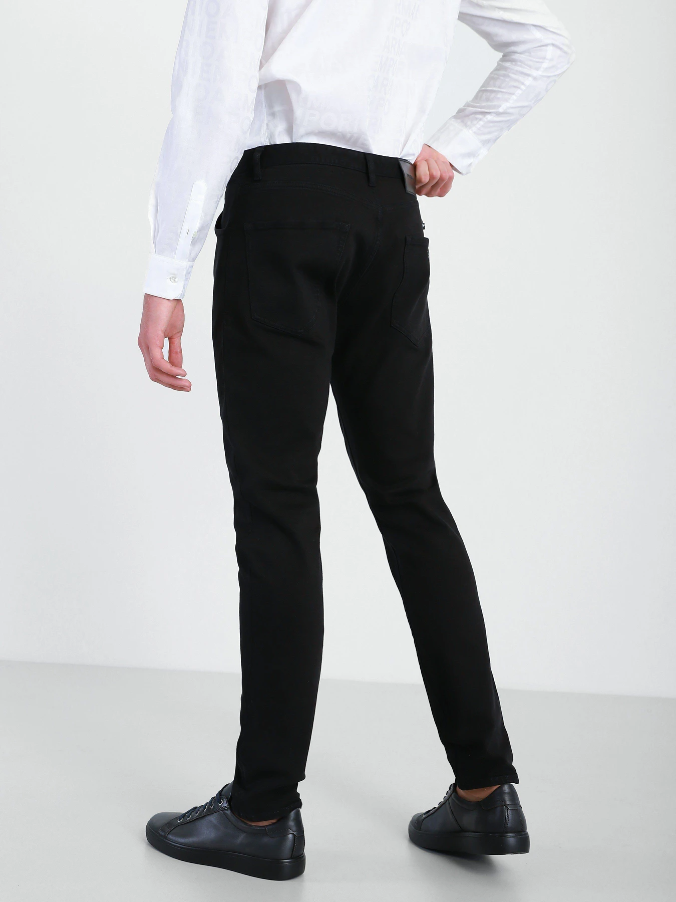 Джинсы Emporio Armani Slim модель 6K1J09-1N0CZ-0999 Джинсы Emporio Armani Slim модель 6K1J09-1N0CZ-0999 Фото
