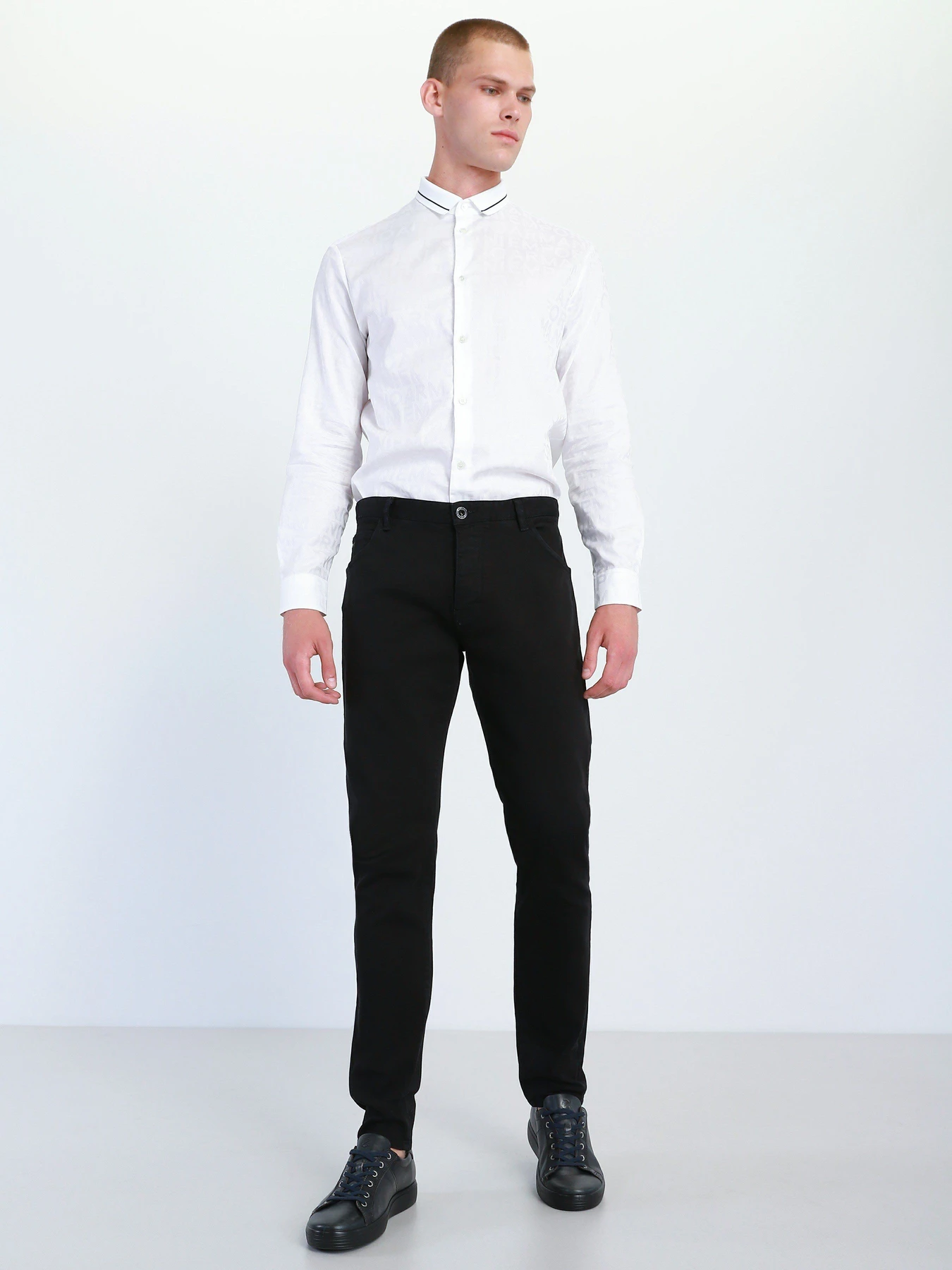 Джинсы Emporio Armani Slim модель 6K1J09-1N0CZ-0999 Джинсы Emporio Armani Slim модель 6K1J09-1N0CZ-0999 Фото