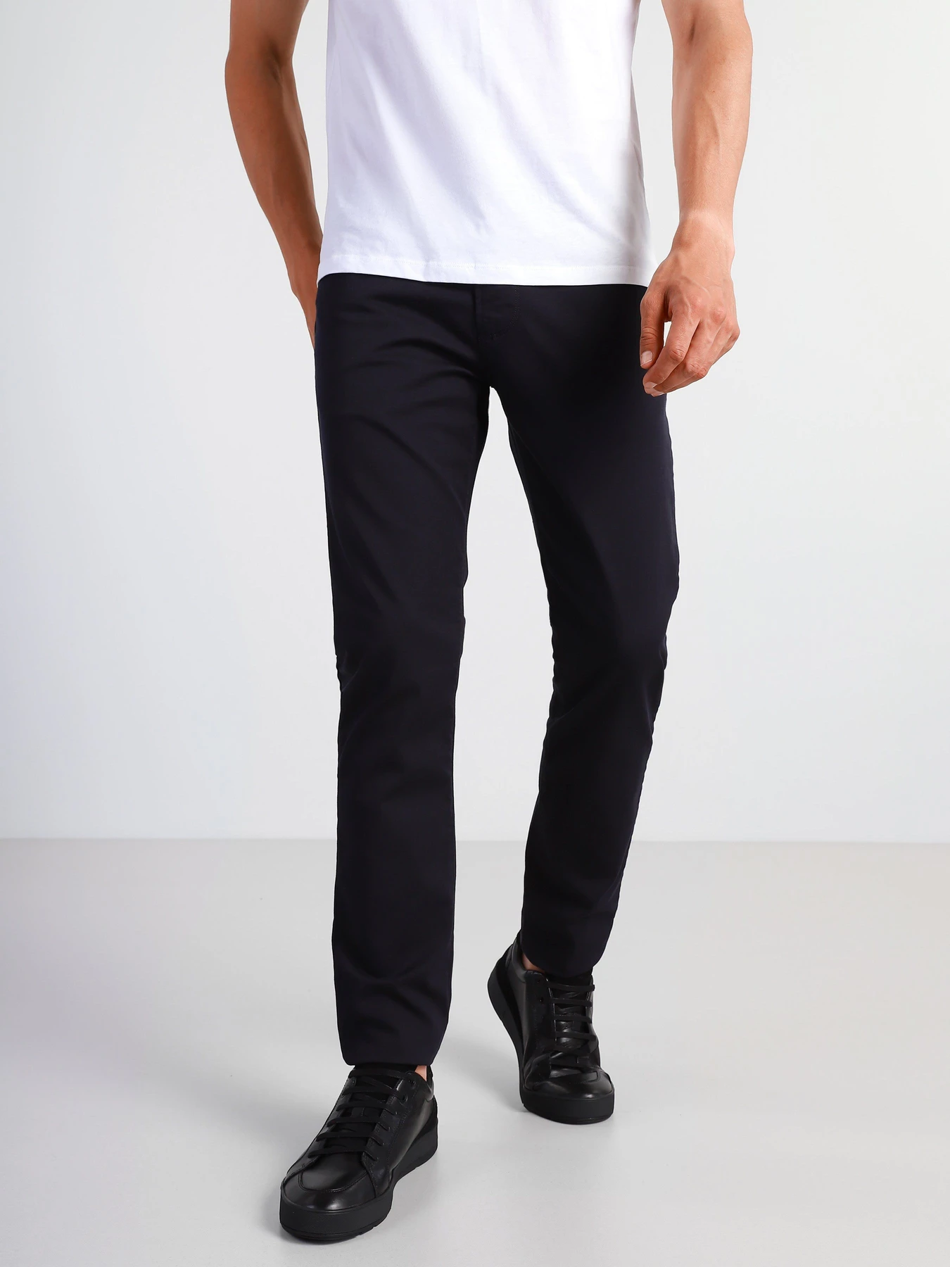 Джинсы Emporio Armani Slim модель 8N1J06-1GN0Z-0920 Джинсы Emporio Armani Slim модель 8N1J06-1GN0Z-0920 Фото