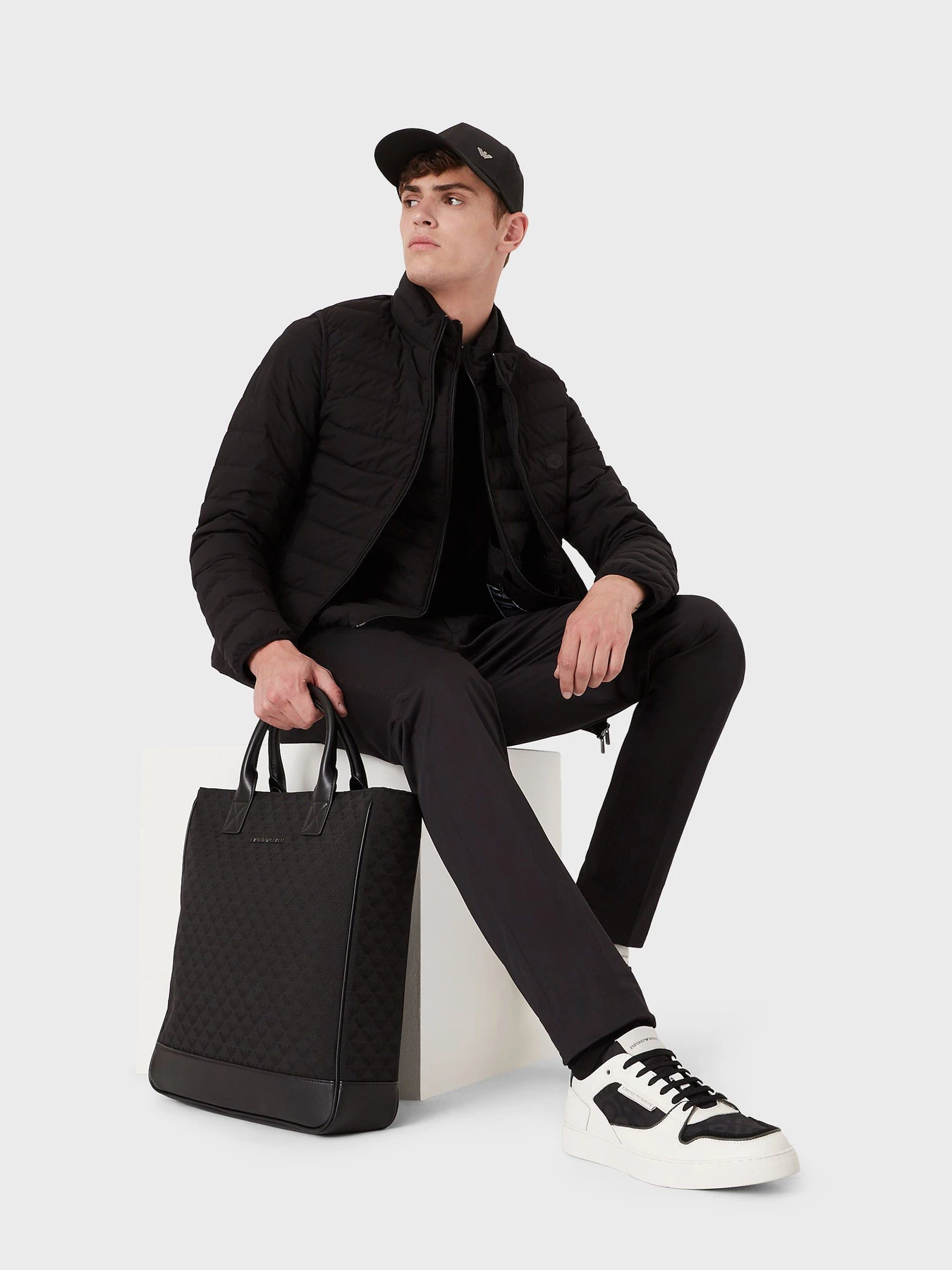 Брюки Emporio Armani модель 8N1P15-1NJ7Z-0999 Брюки Emporio Armani модель 8N1P15-1NJ7Z-0999 Фото