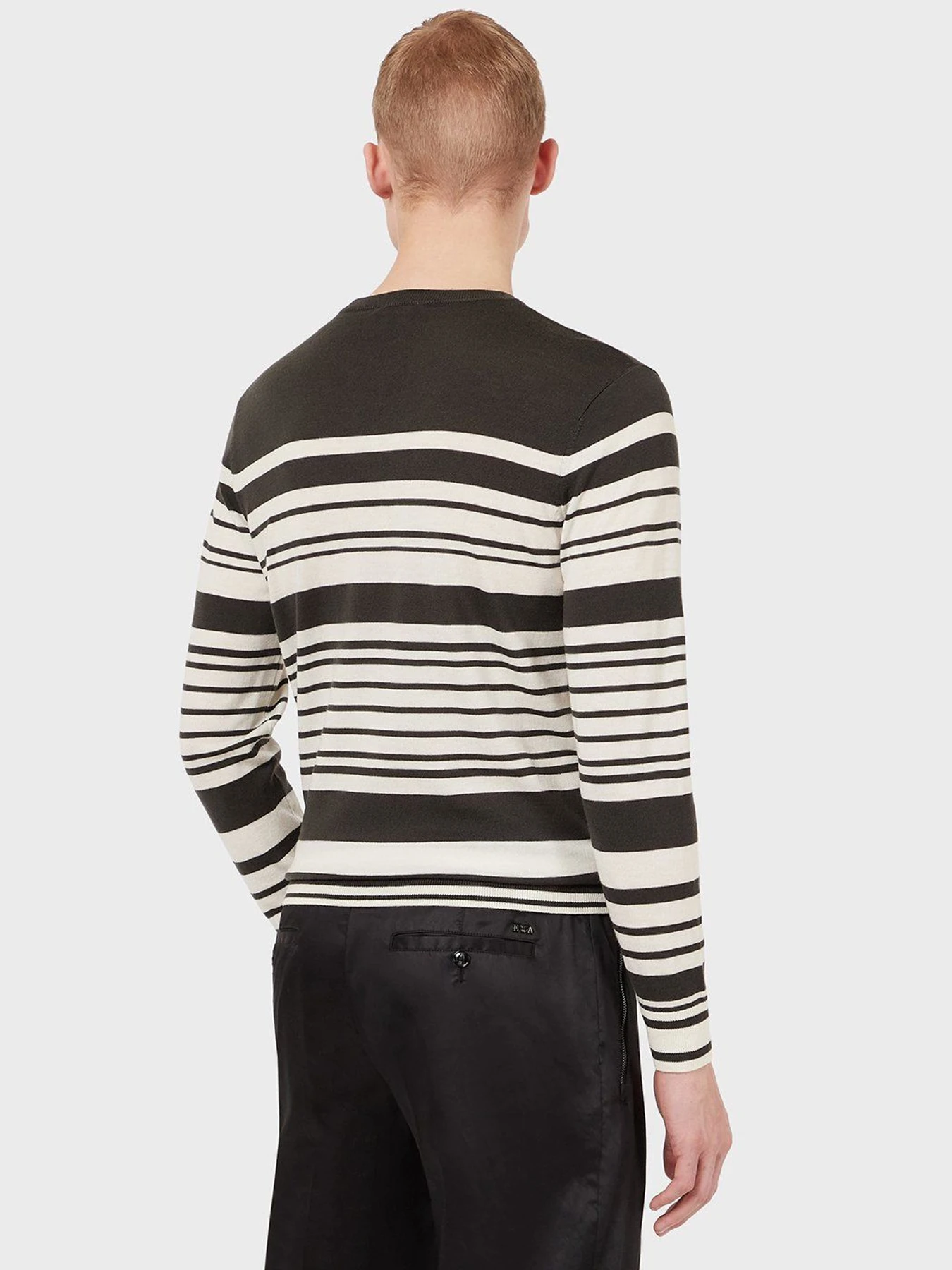 Свитры и кардиганы Emporio Armani модель 6K1MXW-1MVPZ-F501 Свитры и кардиганы Emporio Armani модель 6K1MXW-1MVPZ-F501 Фото