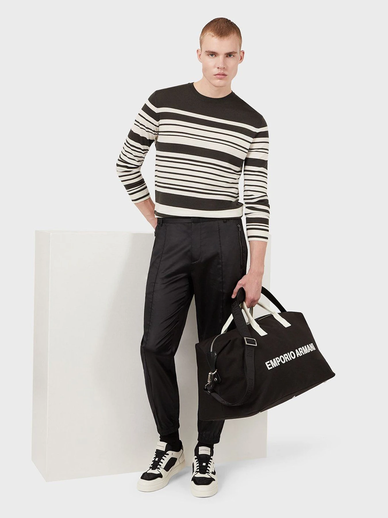 Свитры и кардиганы Emporio Armani модель 6K1MXW-1MVPZ-F501 Свитры и кардиганы Emporio Armani модель 6K1MXW-1MVPZ-F501 Фото