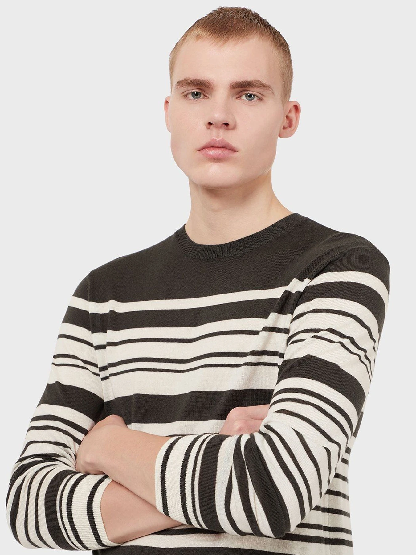 Свитры и кардиганы Emporio Armani модель 6K1MXW-1MVPZ-F501 Свитры и кардиганы Emporio Armani модель 6K1MXW-1MVPZ-F501 Фото