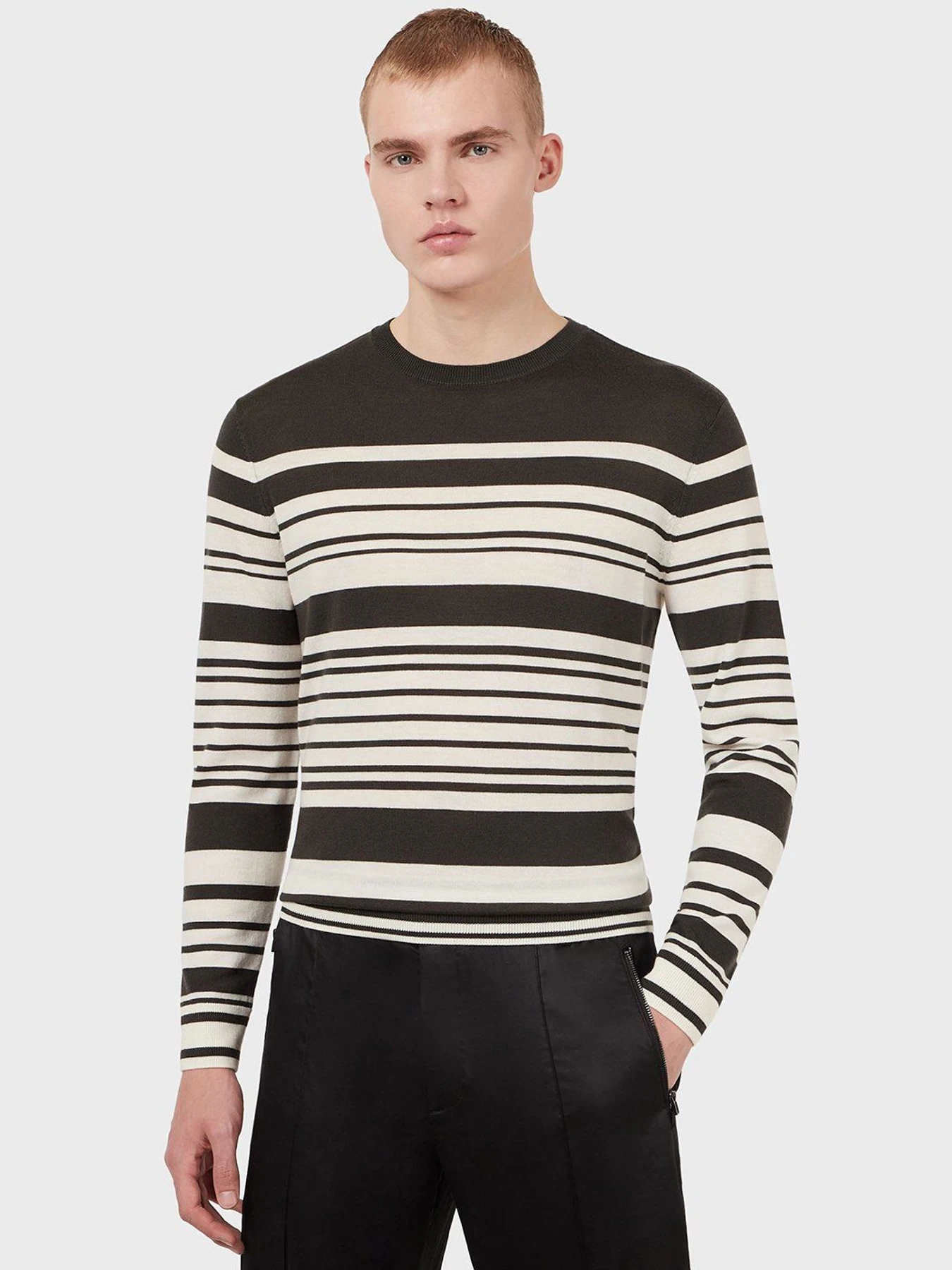 Свитры и кардиганы Emporio Armani модель 6K1MXW-1MVPZ-F501 Свитры и кардиганы Emporio Armani модель 6K1MXW-1MVPZ-F501 Фото