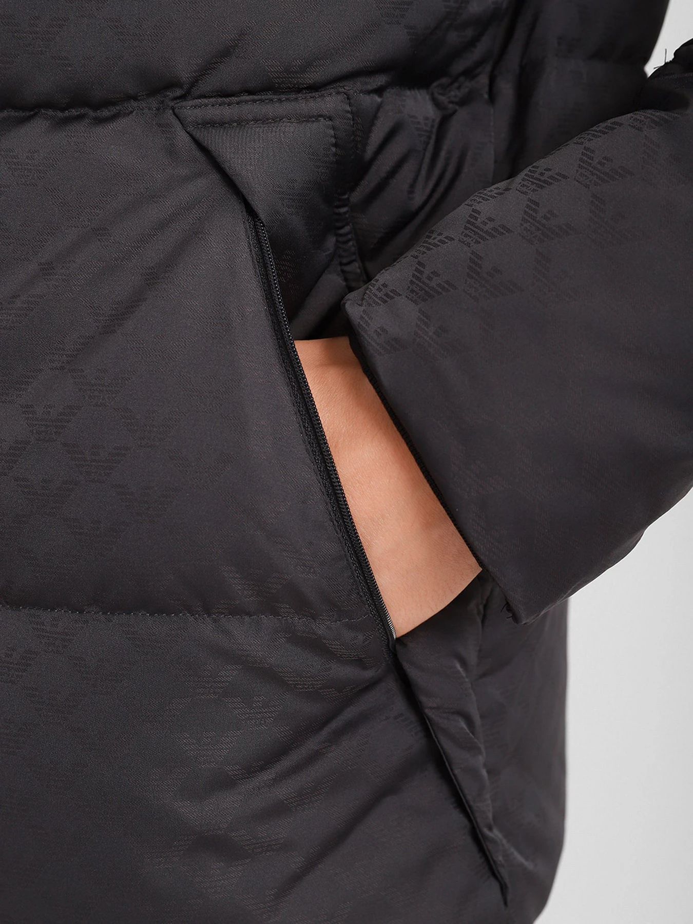 Куртки та дублянки Emporio Armani модель 8N1BN3-1NHQZ-F629 Куртки та дублянки Emporio Armani модель 8N1BN3-1NHQZ-F629 Фото