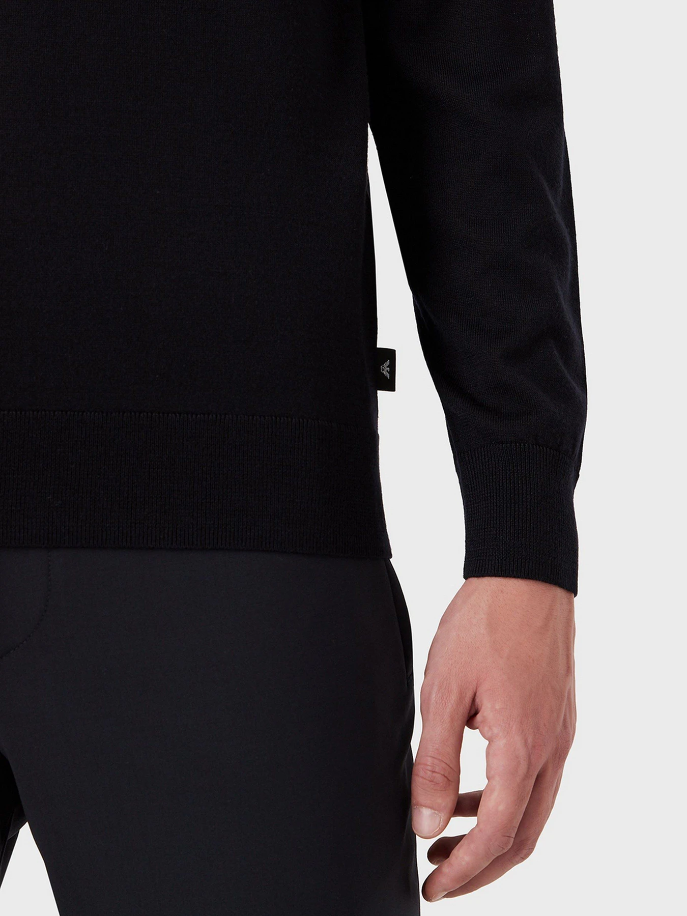 Свитры и кардиганы Emporio Armani модель 8N1MUV-1MJWZ-0920 Свитры и кардиганы Emporio Armani модель 8N1MUV-1MJWZ-0920 Фото