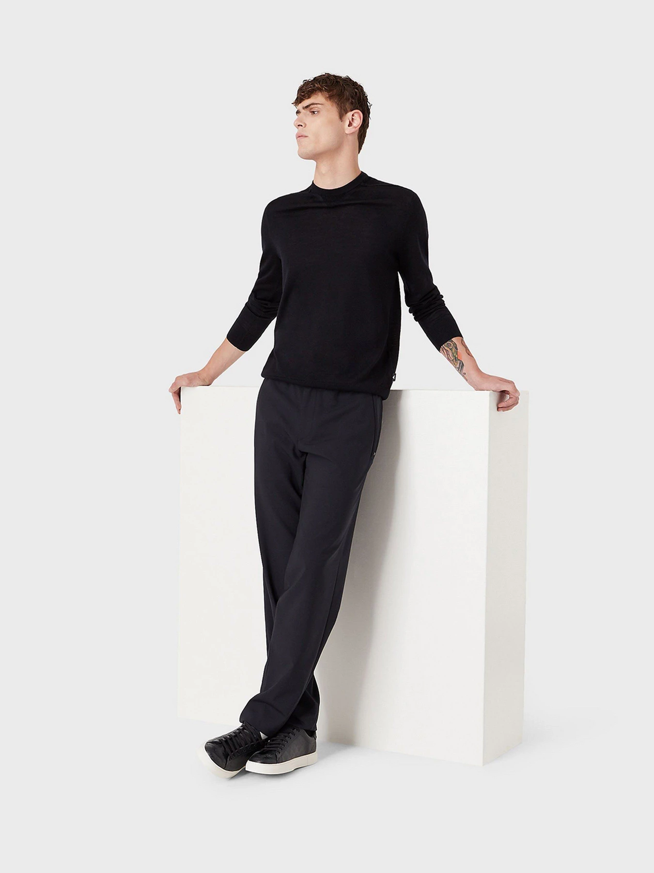 Свитры и кардиганы Emporio Armani модель 8N1MUV-1MJWZ-0920 Свитры и кардиганы Emporio Armani модель 8N1MUV-1MJWZ-0920 Фото