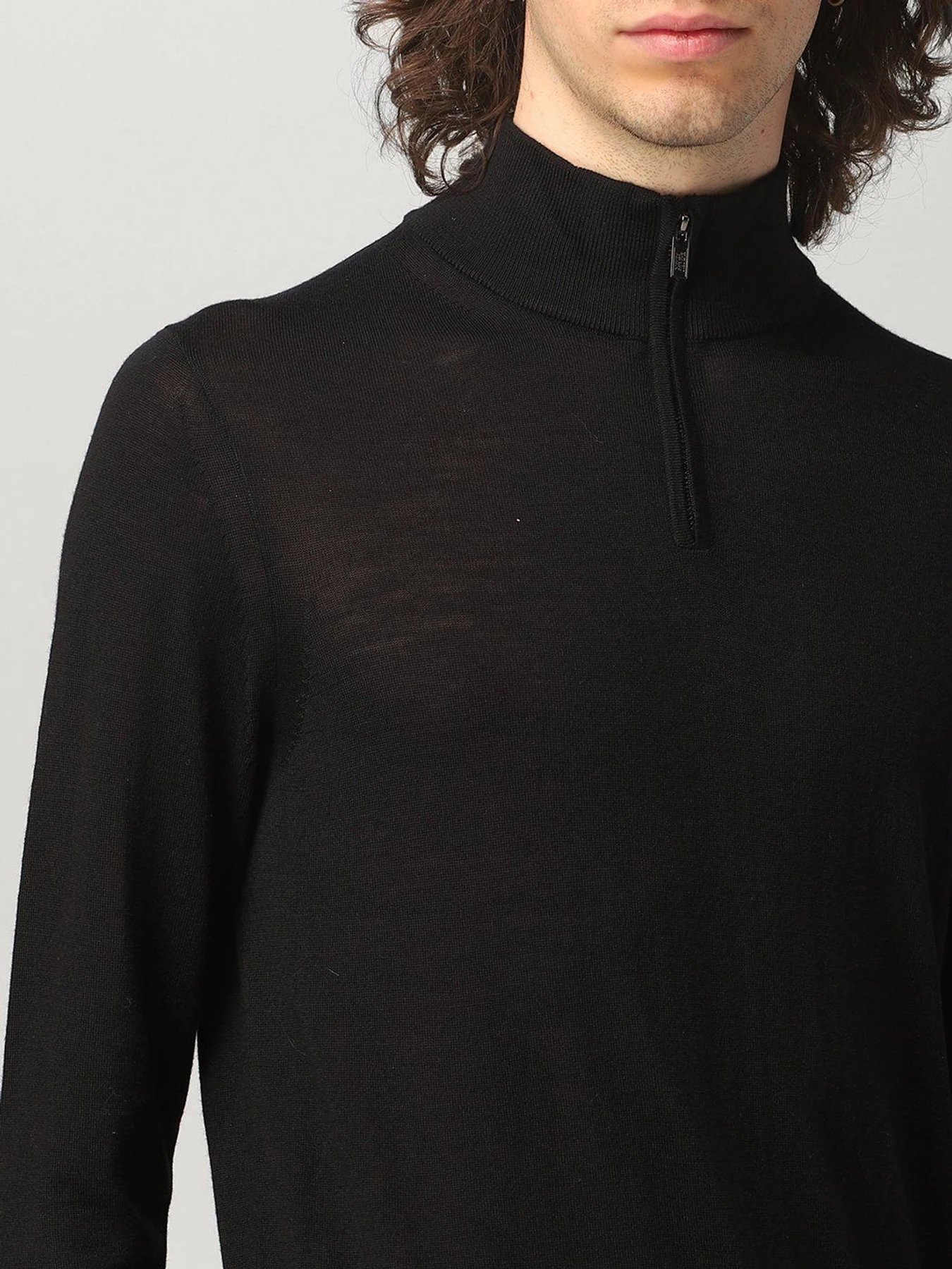 Свитры и кардиганы Emporio Armani модель 8N1MUX-1MJXZ-0999 Свитры и кардиганы Emporio Armani модель 8N1MUX-1MJXZ-0999 Фото