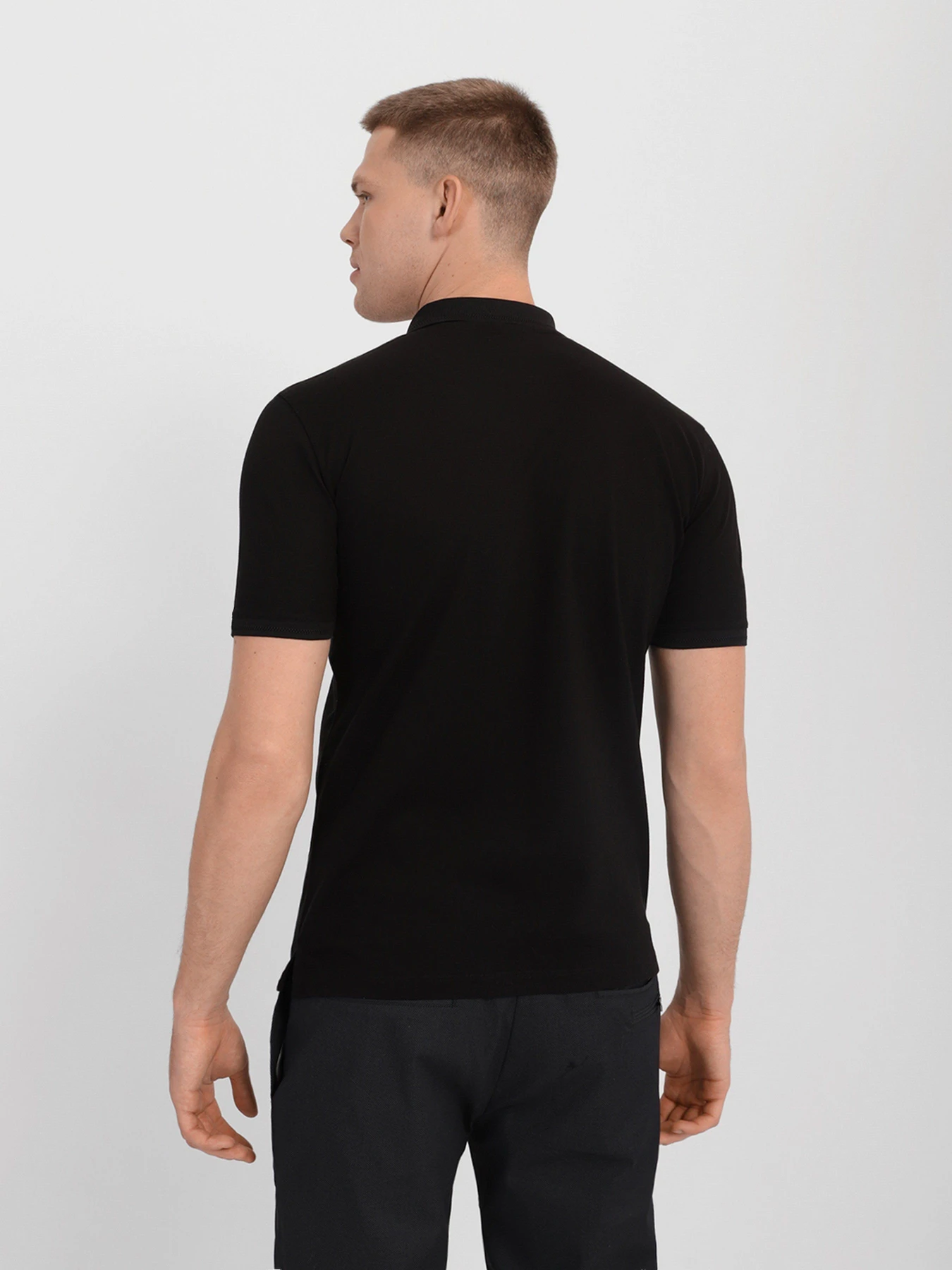 Футболки и поло Emporio Armani модель 6K1F80-1JTKZ-0999 Футболки и поло Emporio Armani модель 6K1F80-1JTKZ-0999 Фото