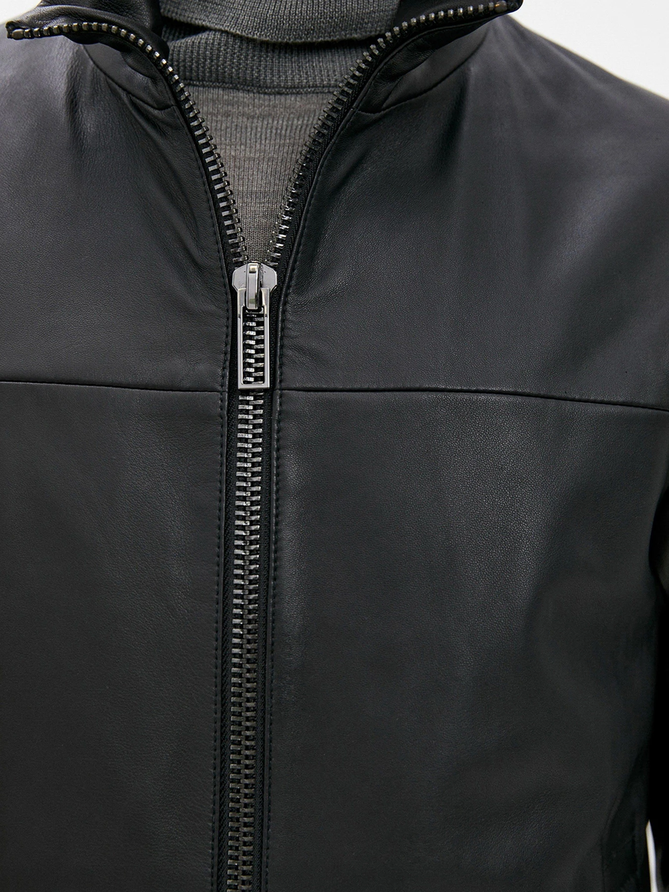 Куртки и дубленки Emporio Armani модель 01R55P-01P54-999 Куртки и дубленки Emporio Armani модель 01R55P-01P54-999 Фото