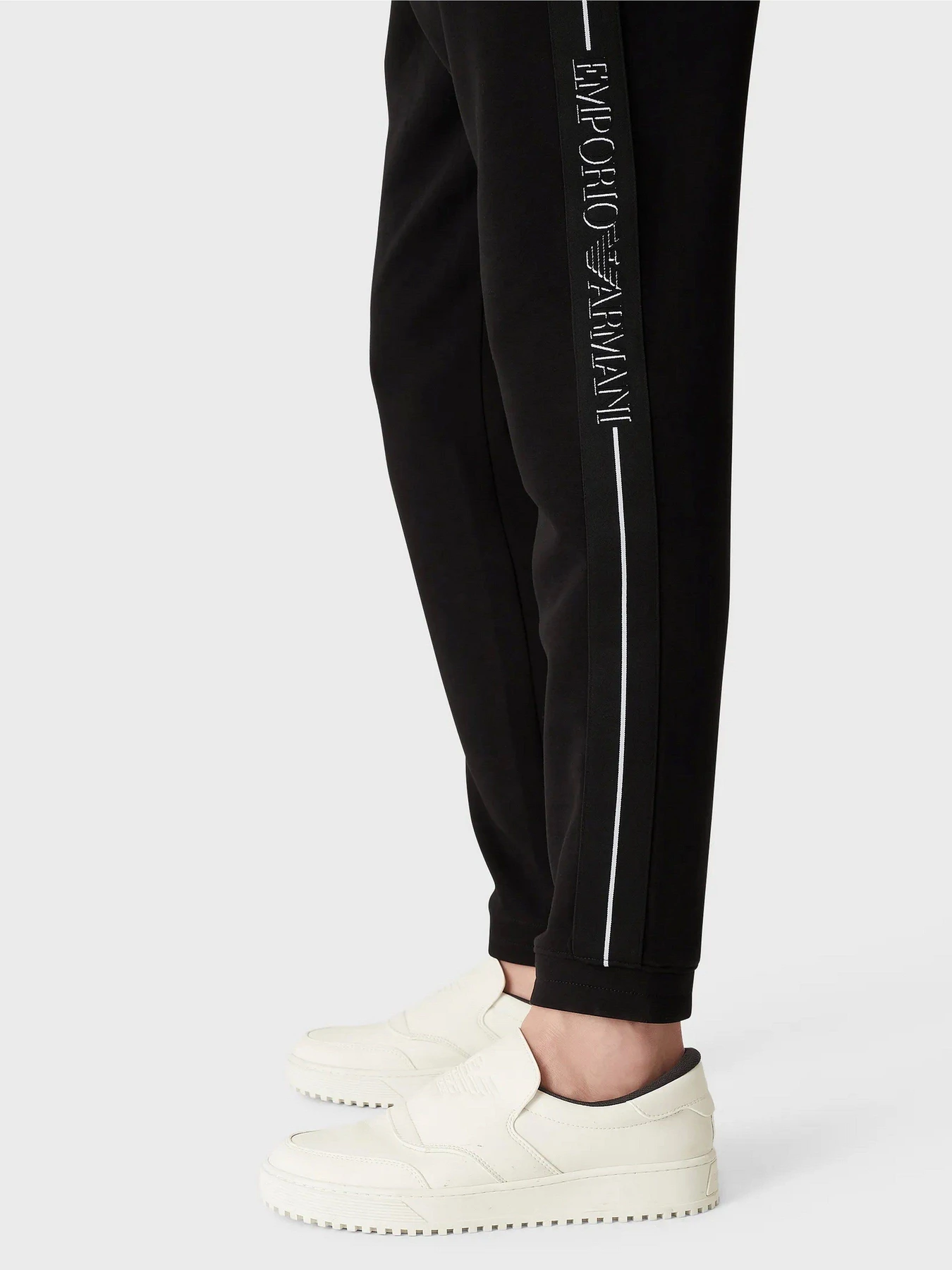 Брюки Emporio Armani модель 6L1P96-1JHSZ-0999 Брюки Emporio Armani модель 6L1P96-1JHSZ-0999 Фото