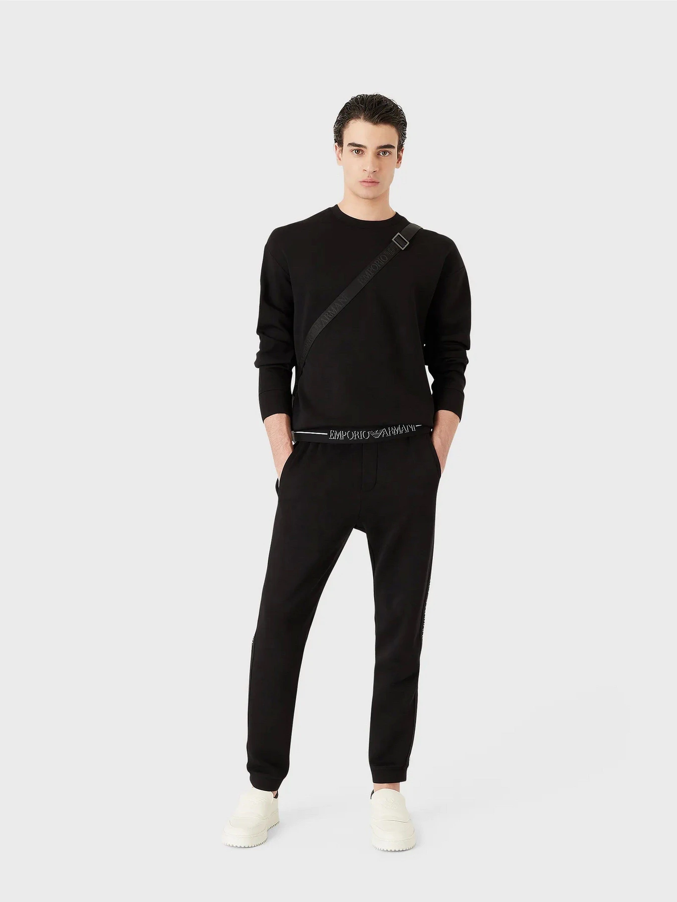 Брюки Emporio Armani модель 6L1P96-1JHSZ-0999 Брюки Emporio Armani модель 6L1P96-1JHSZ-0999 Фото