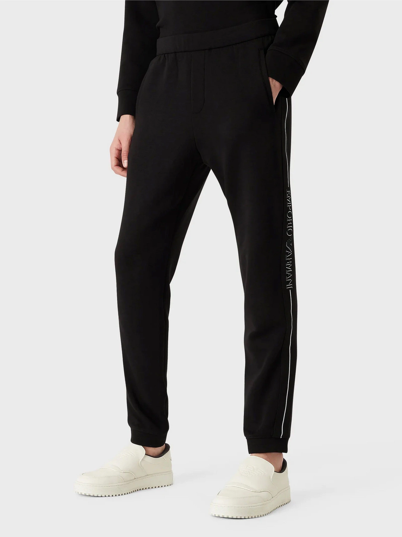 Брюки Emporio Armani модель 6L1P96-1JHSZ-0999 Брюки Emporio Armani модель 6L1P96-1JHSZ-0999 Фото