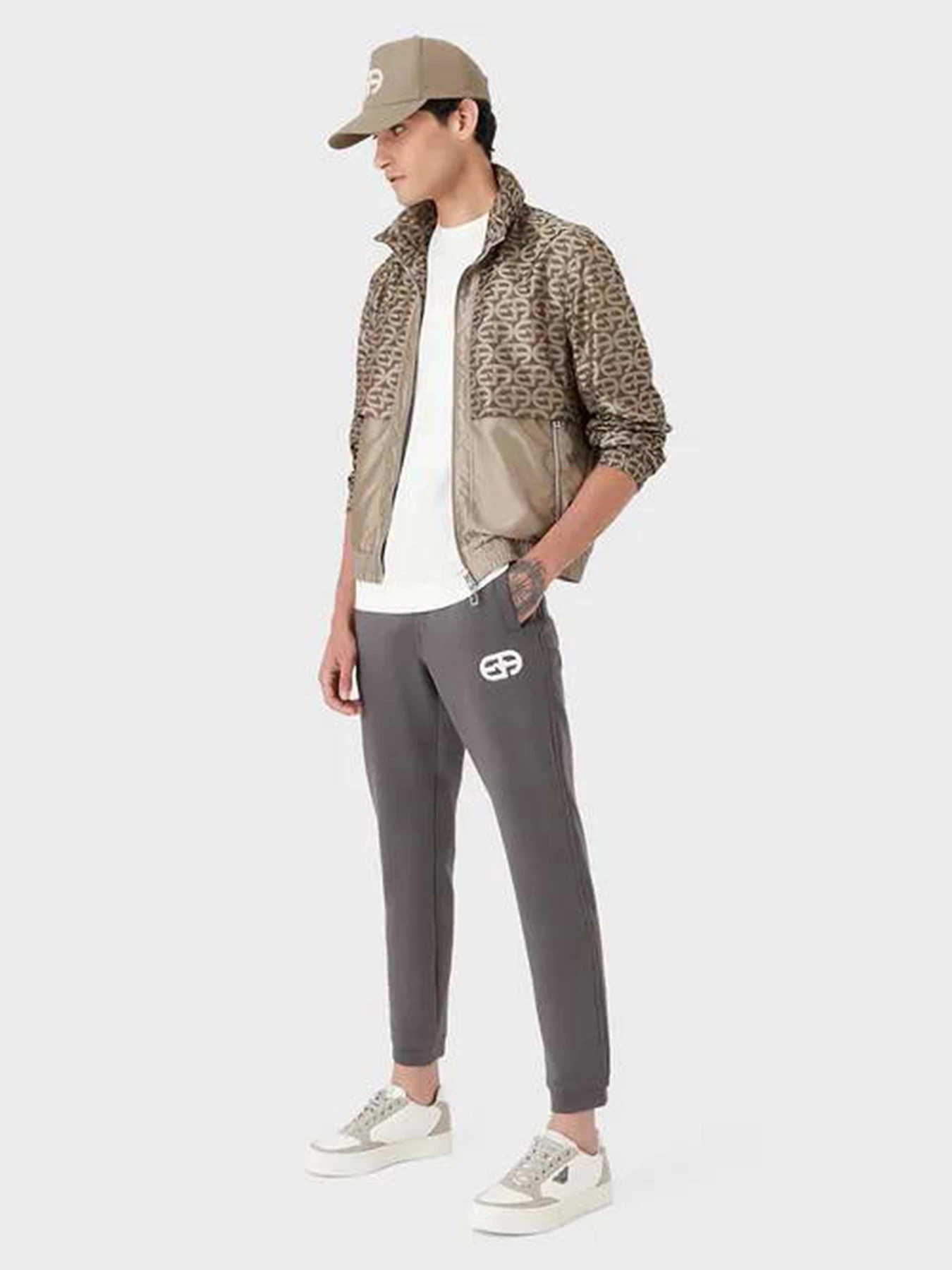 Брюки Emporio Armani модель 6L1PE5-1JHSZ-0651 Брюки Emporio Armani модель 6L1PE5-1JHSZ-0651 Фото