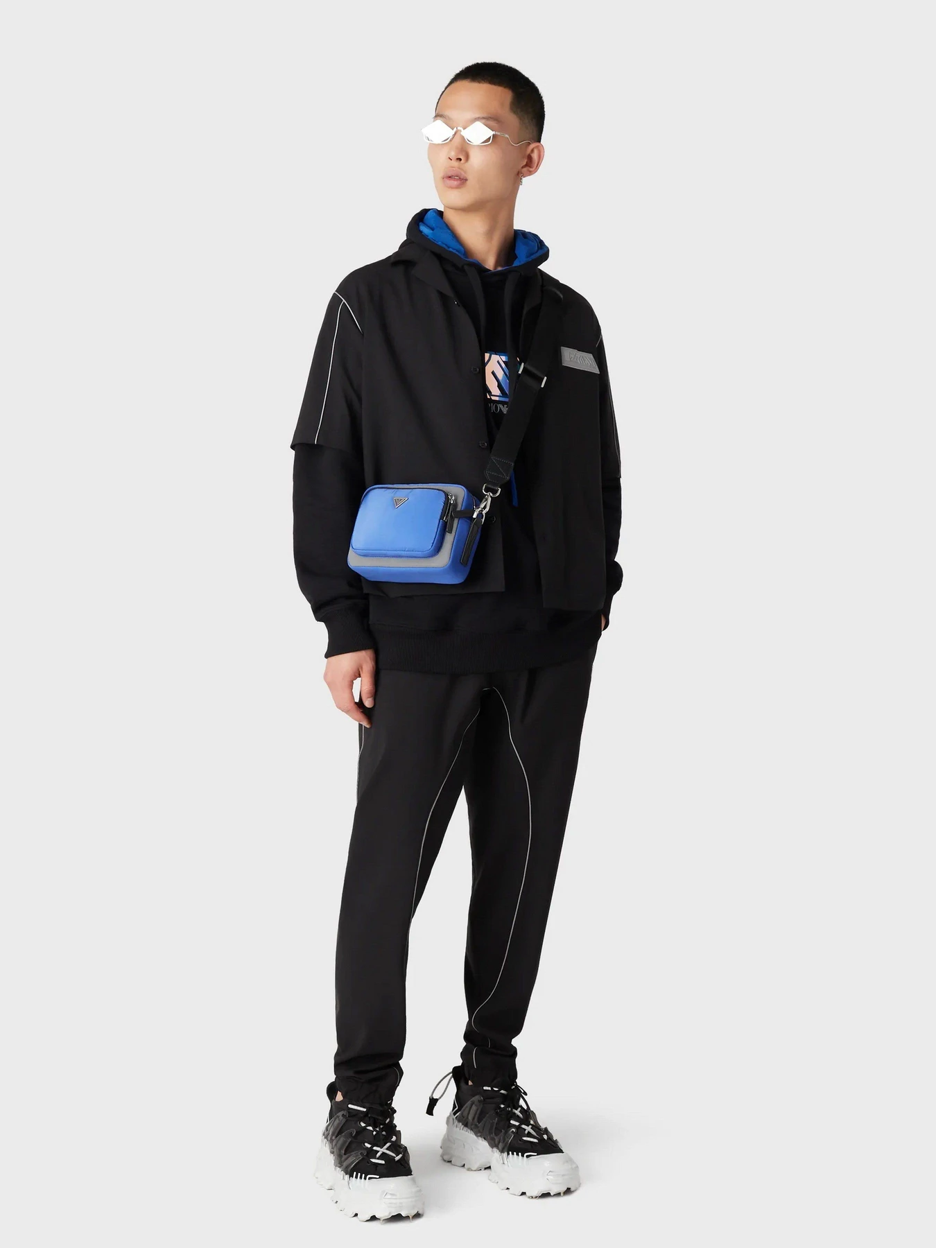 Худи и свитшоты Emporio Armani модель 3R1M6Q-1JWEZ-0999 Худи и свитшоты Emporio Armani модель 3R1M6Q-1JWEZ-0999 Фото