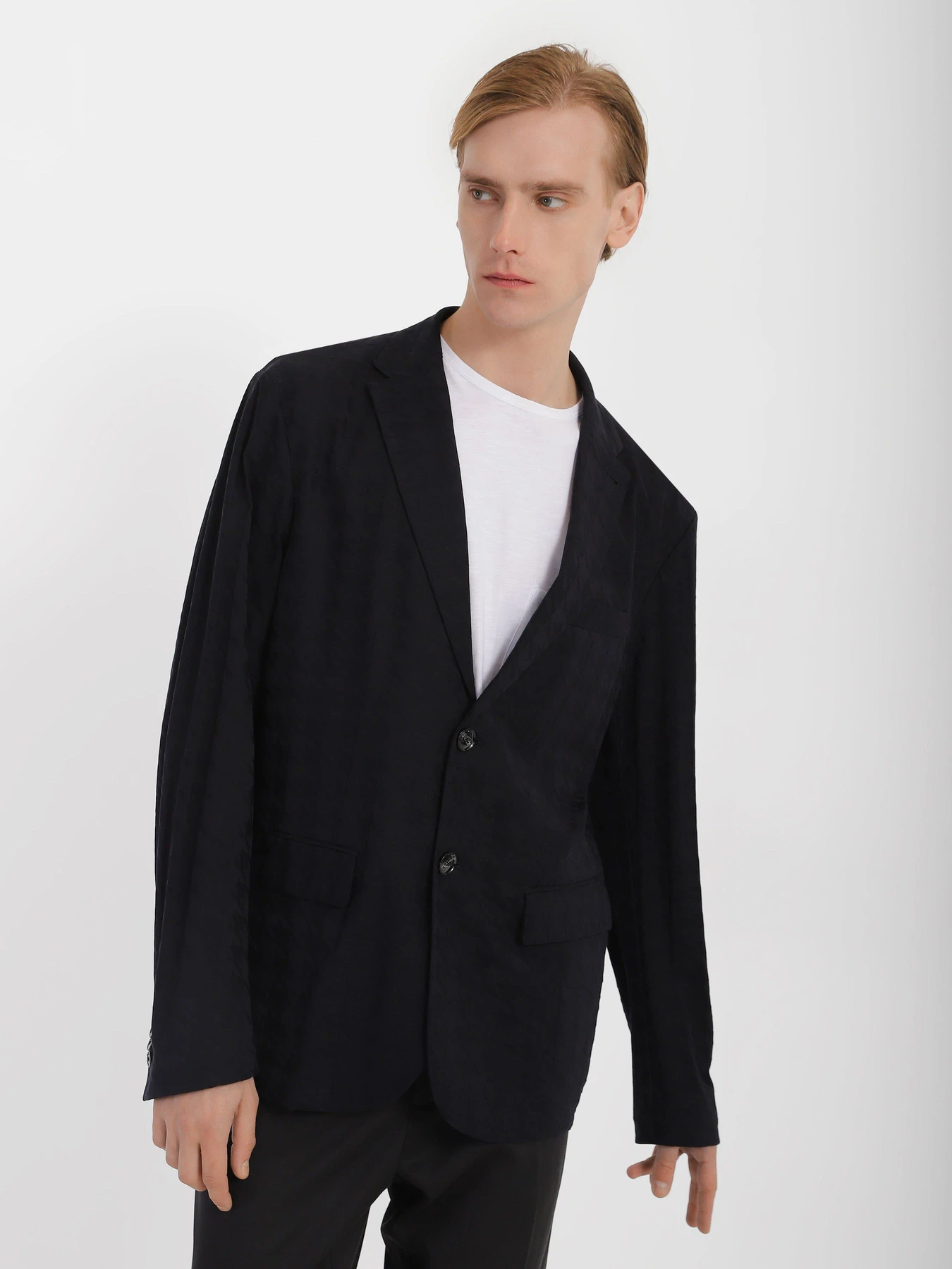 Пиджаки Emporio Armani модель 3R1GM1-1JGYZ-09J4 Пиджаки Emporio Armani модель 3R1GM1-1JGYZ-09J4 Фото