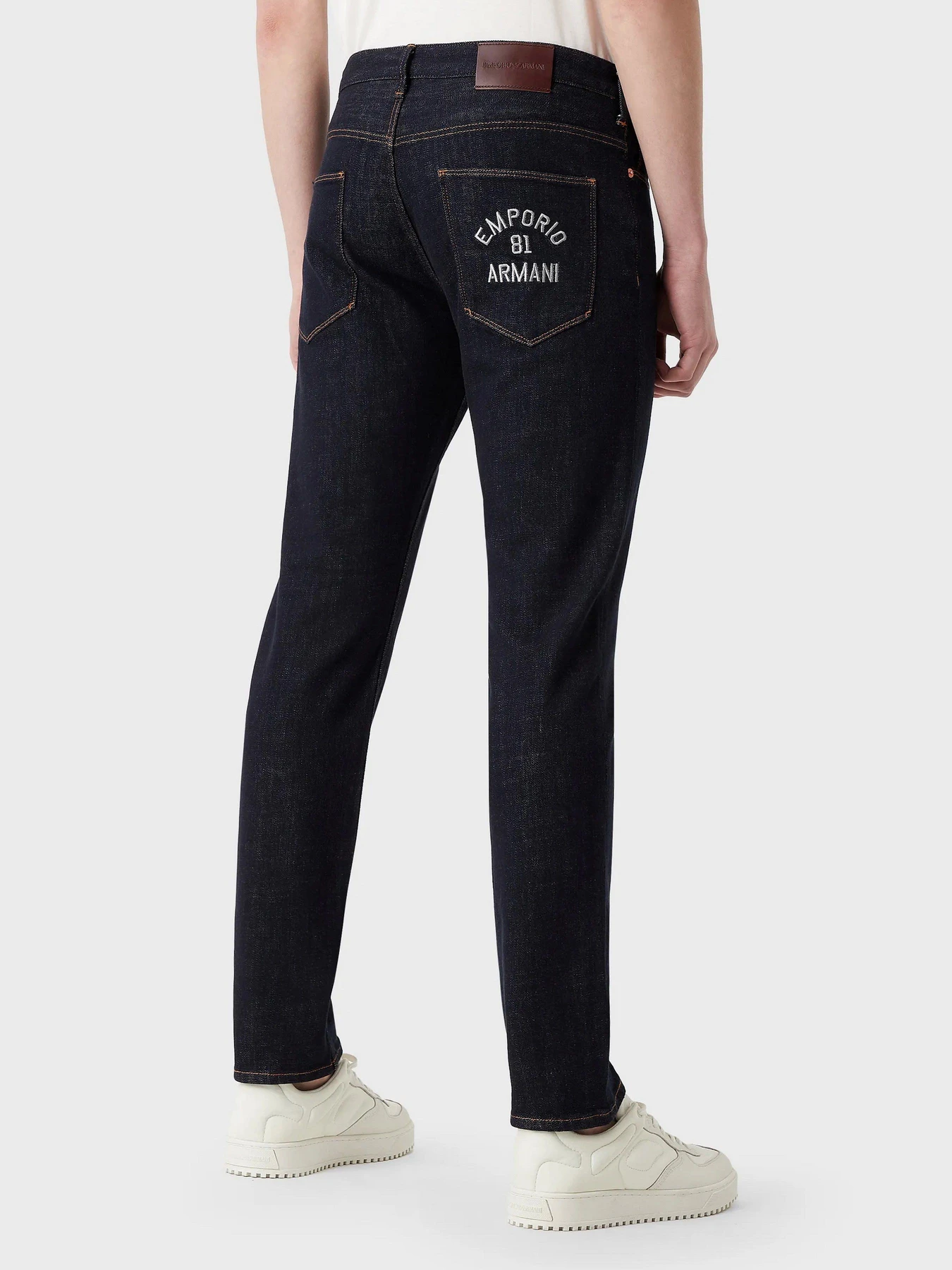 Джинси Emporio Armani J06 модель 3R1J06-1DMWZ-F952 Джинси Emporio Armani J06 модель 3R1J06-1DMWZ-F952 Фото