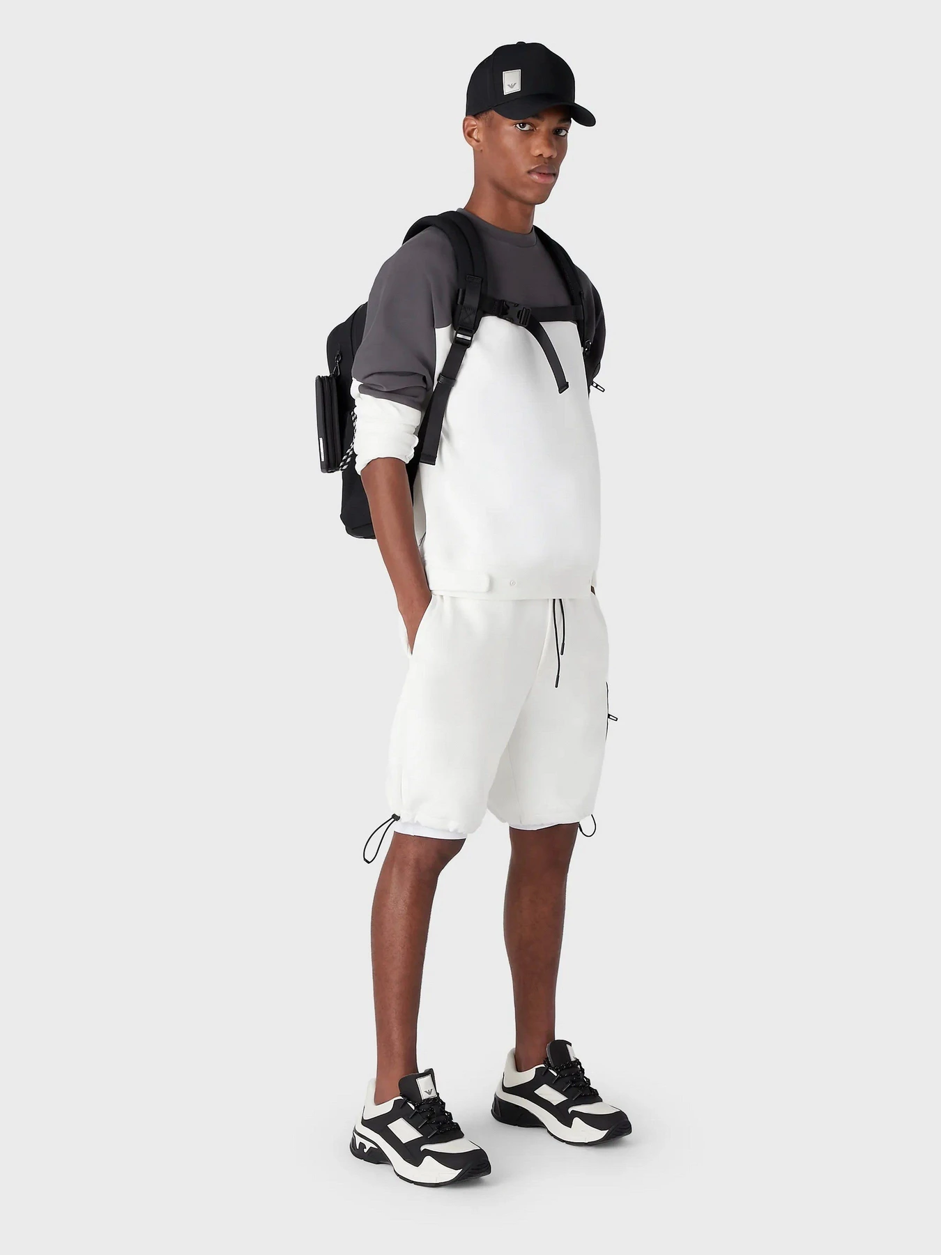 Худи и свитшоты Emporio Armani Travel Essentials модель 3R1MCS-1JHSZ-0101 Худи и свитшоты Emporio Armani Travel Essentials модель 3R1MCS-1JHSZ-0101 Фото