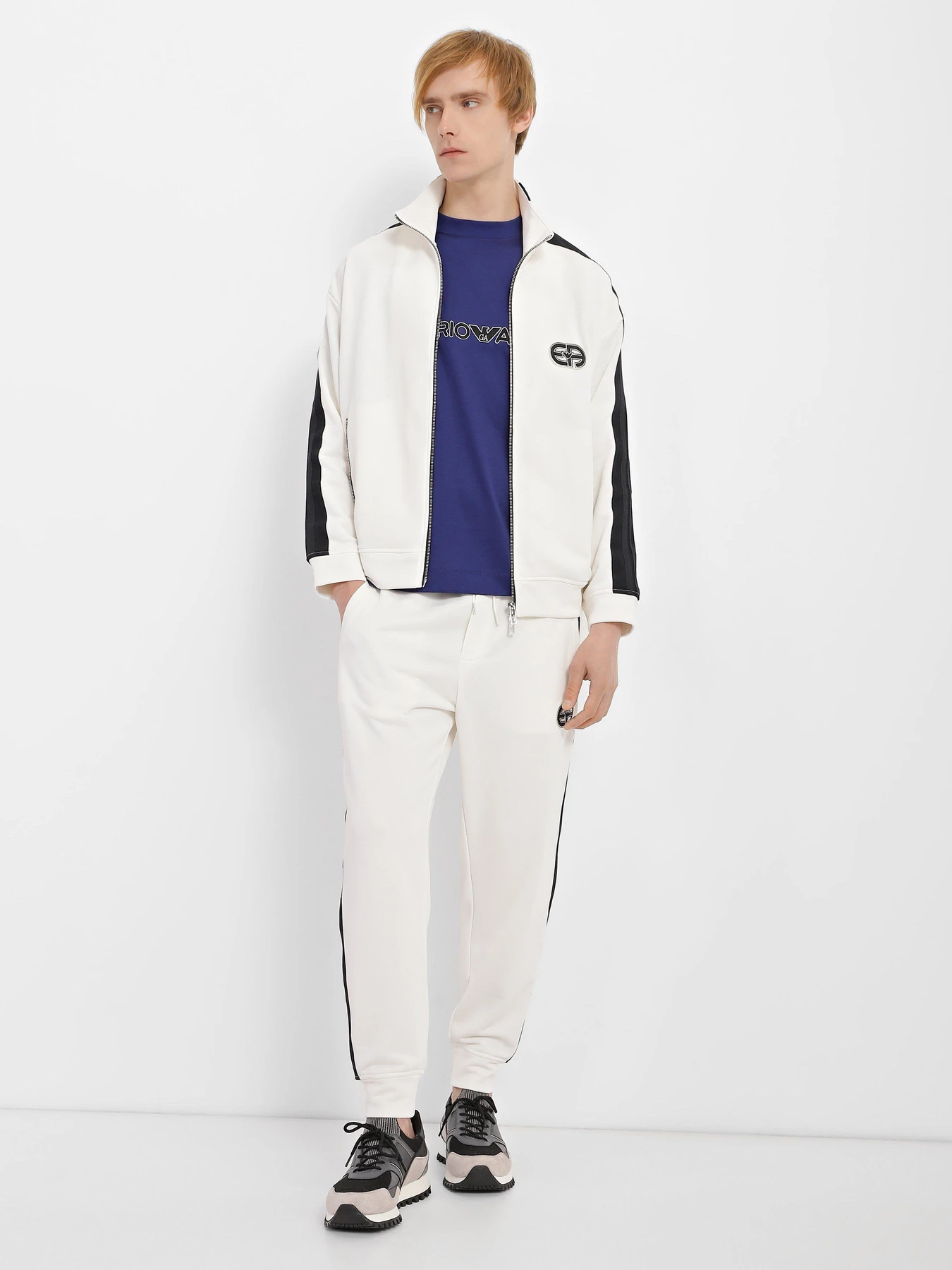 Худи и свитшоты Emporio Armani модель 3R1MCX-1JLYZ-0128 Худи и свитшоты Emporio Armani модель 3R1MCX-1JLYZ-0128 Фото