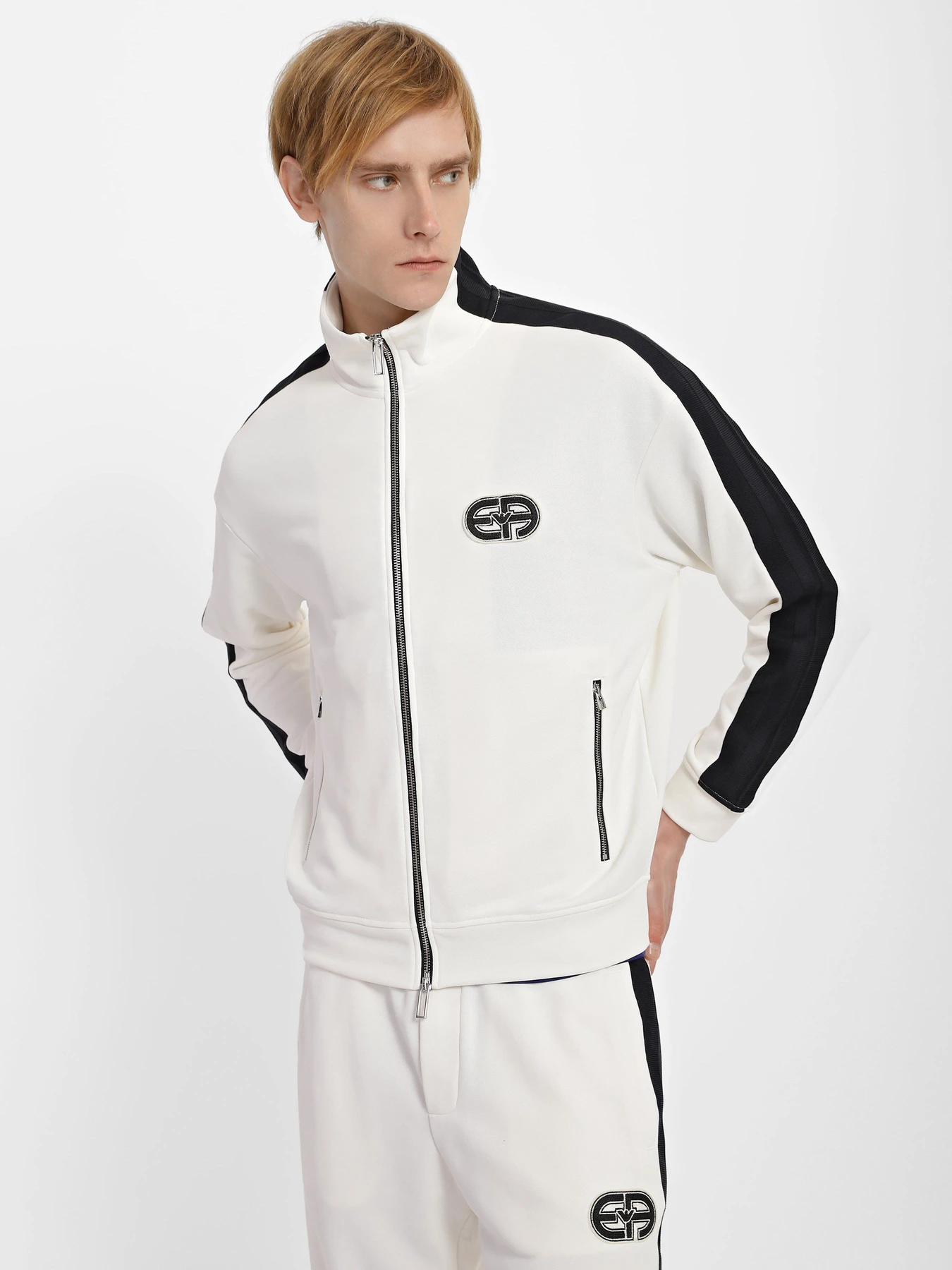 Худи и свитшоты Emporio Armani модель 3R1MCX-1JLYZ-0128 Худи и свитшоты Emporio Armani модель 3R1MCX-1JLYZ-0128 Фото