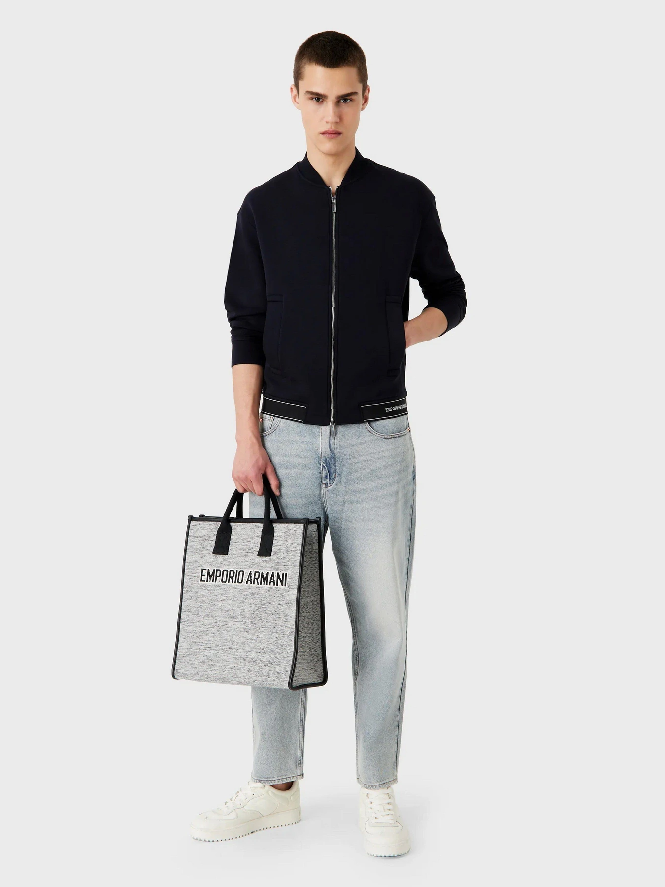 Худи и свитшоты Emporio Armani модель 3R1MDF-1JHSZ-0920 Худи и свитшоты Emporio Armani модель 3R1MDF-1JHSZ-0920 Фото