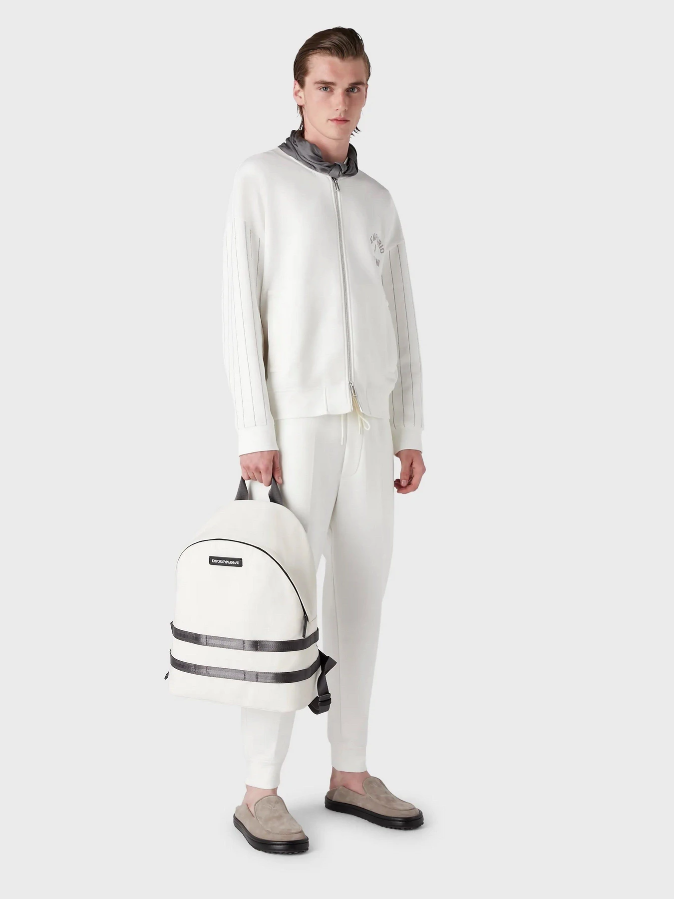 Худи и свитшоты Emporio Armani модель 3R1MDG-1JHSZ-0101 Худи и свитшоты Emporio Armani модель 3R1MDG-1JHSZ-0101 Фото