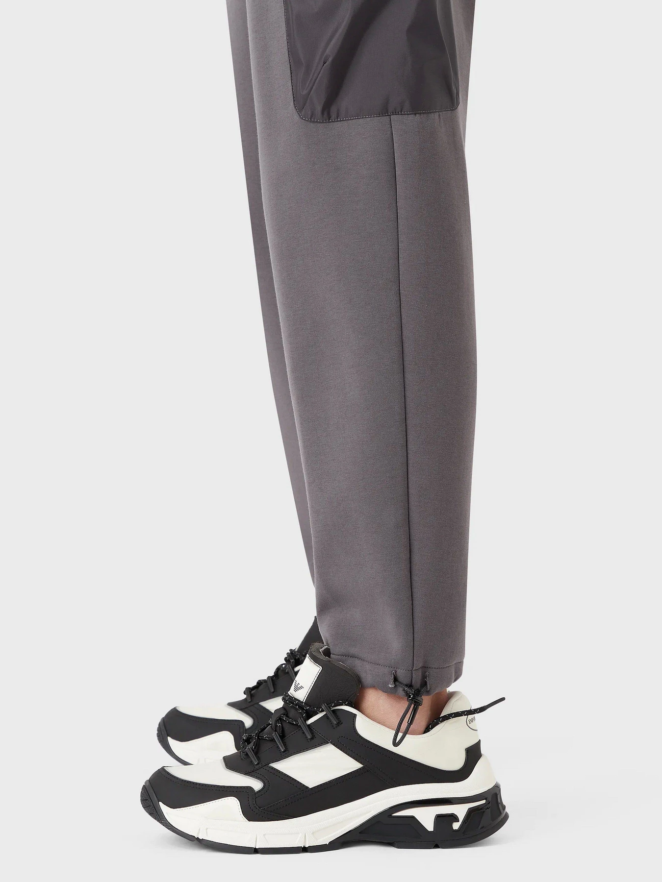 Брюки Emporio Armani модель 3R1PZ1-1JHSZ-0657 Брюки Emporio Armani модель 3R1PZ1-1JHSZ-0657 Фото