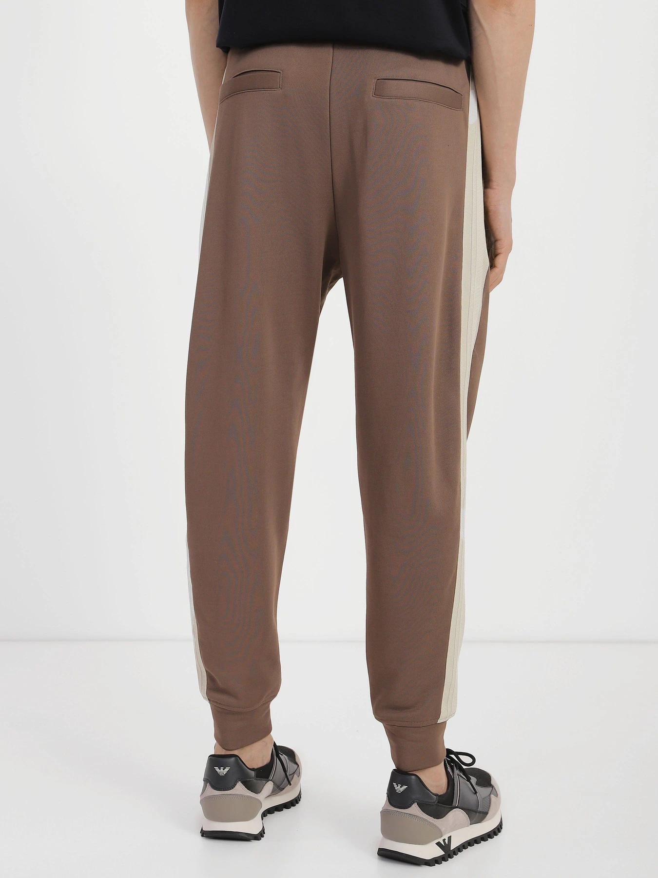 Брюки Emporio Armani модель 3R1PZ4-1JLYZ-0440 Брюки Emporio Armani модель 3R1PZ4-1JLYZ-0440 Фото