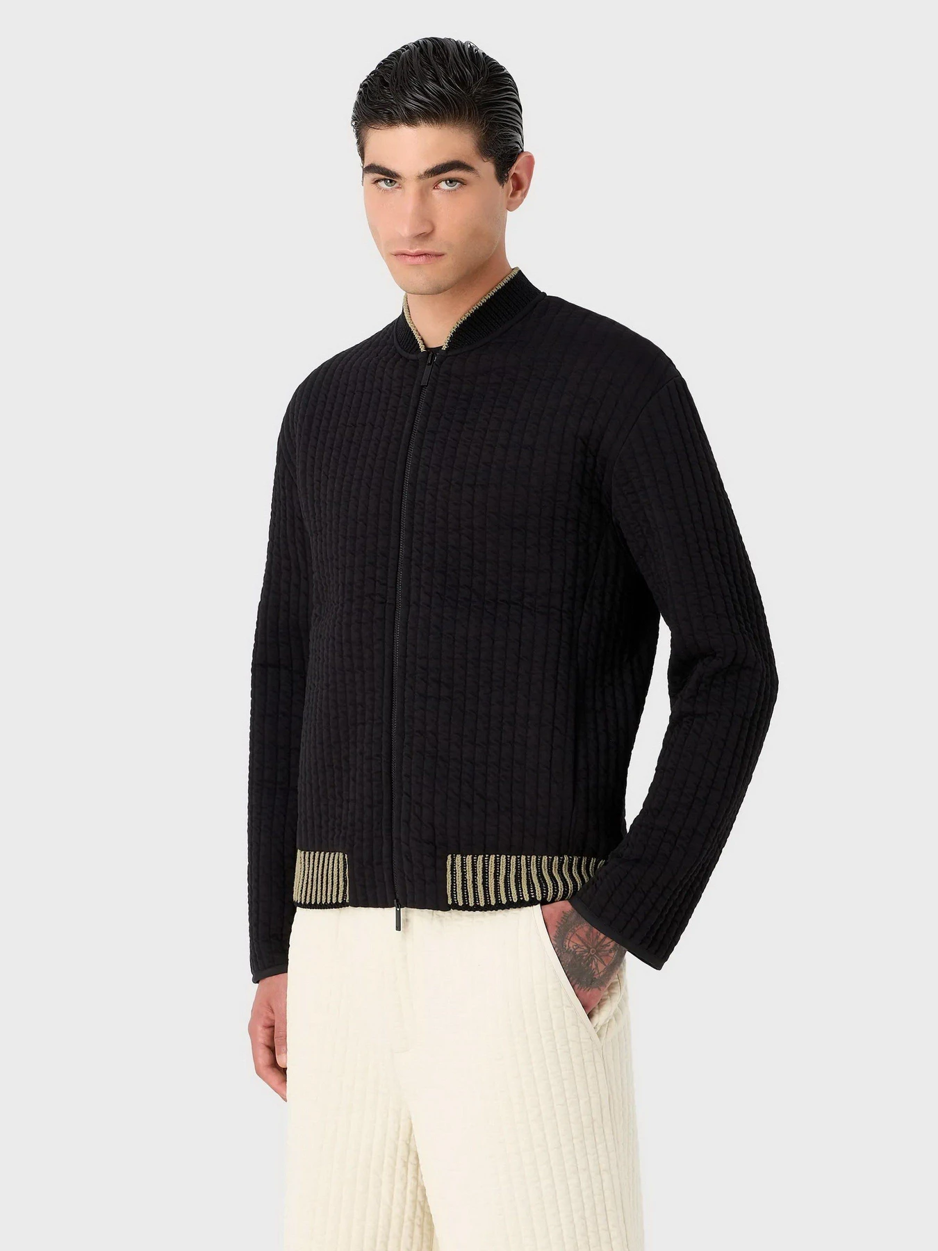 Свитры и кардиганы Emporio Armani модель 6R1B6Q-1J7CZ-0999 Свитры и кардиганы Emporio Armani модель 6R1B6Q-1J7CZ-0999 Фото