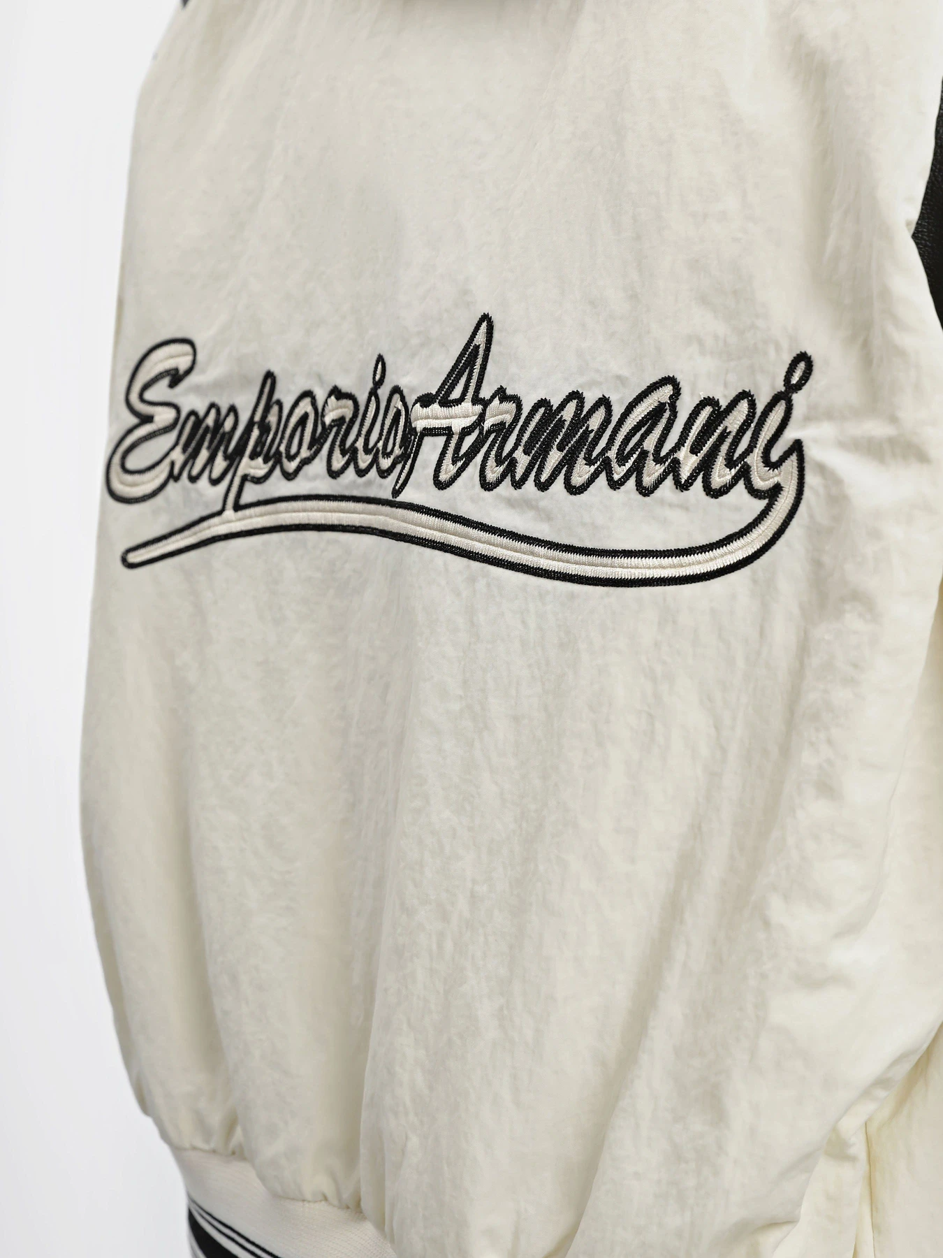 Куртки и дубленки Emporio Armani модель 6R1BZ2-1NZOZ-0128 Куртки и дубленки Emporio Armani модель 6R1BZ2-1NZOZ-0128 Фото