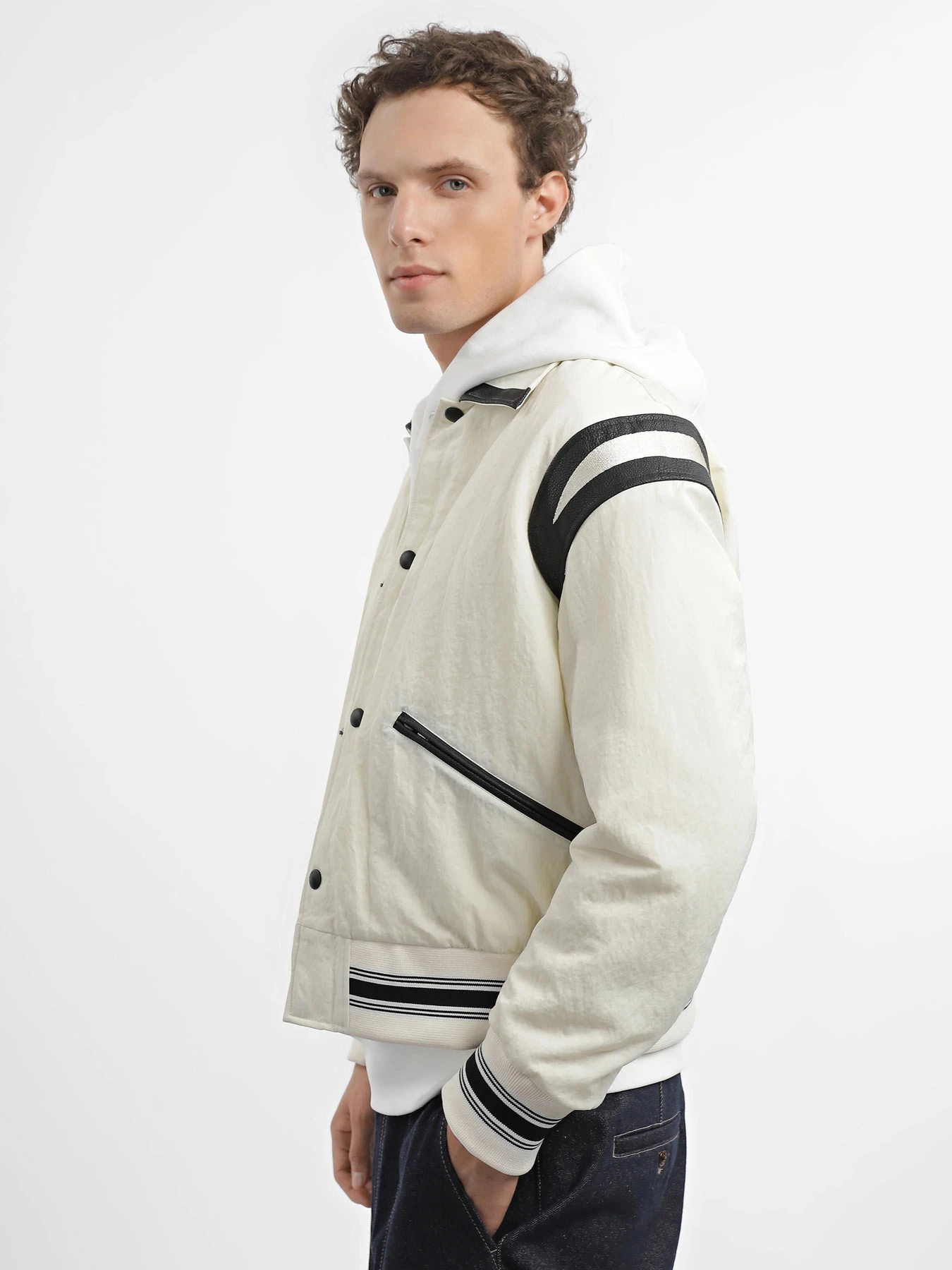Куртки и дубленки Emporio Armani модель 6R1BZ2-1NZOZ-0128 Куртки и дубленки Emporio Armani модель 6R1BZ2-1NZOZ-0128 Фото