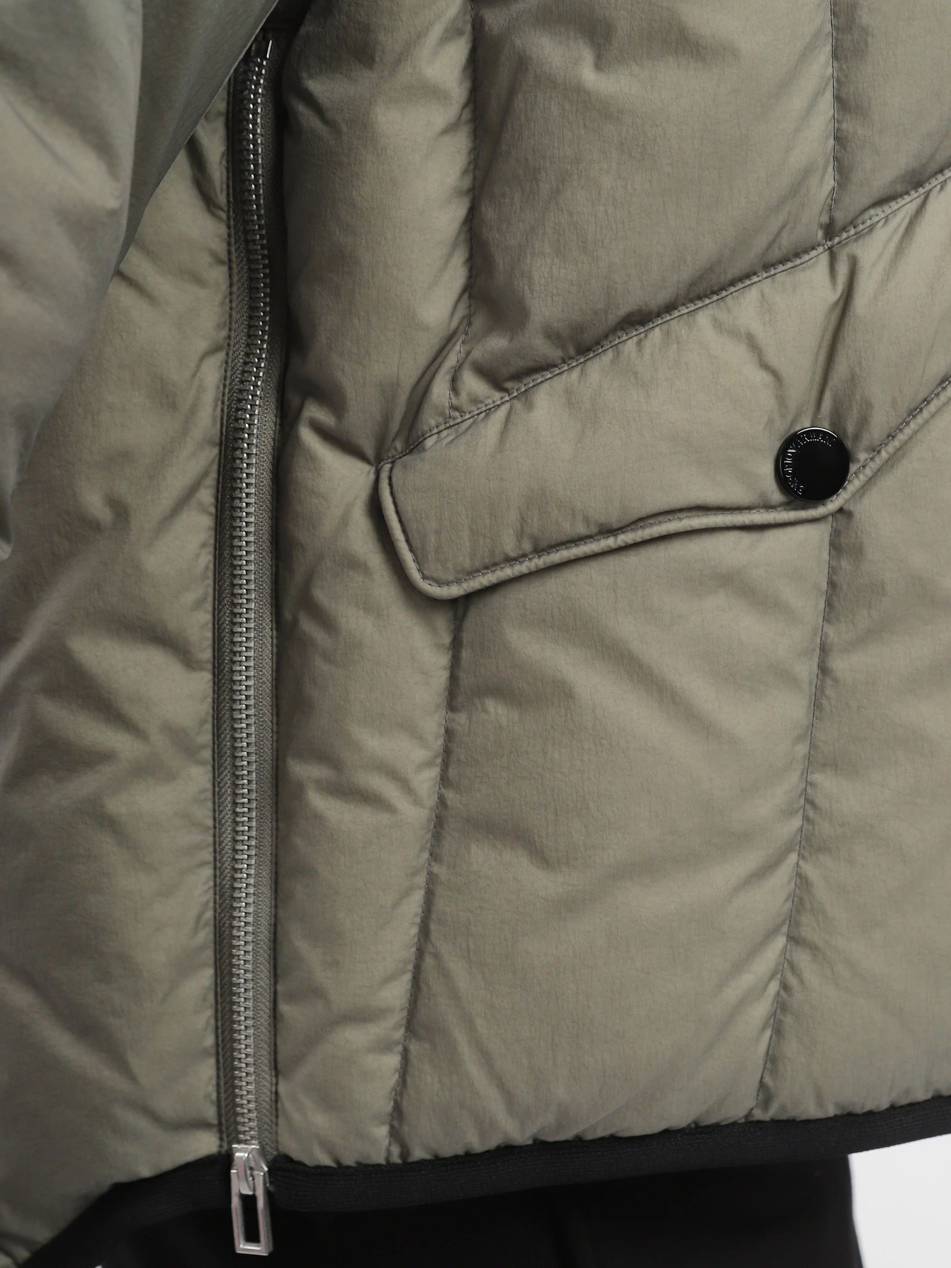 Куртки та дублянки Emporio Armani модель 6R1BZ4-1NYOZ-0643 Куртки та дублянки Emporio Armani модель 6R1BZ4-1NYOZ-0643 Фото