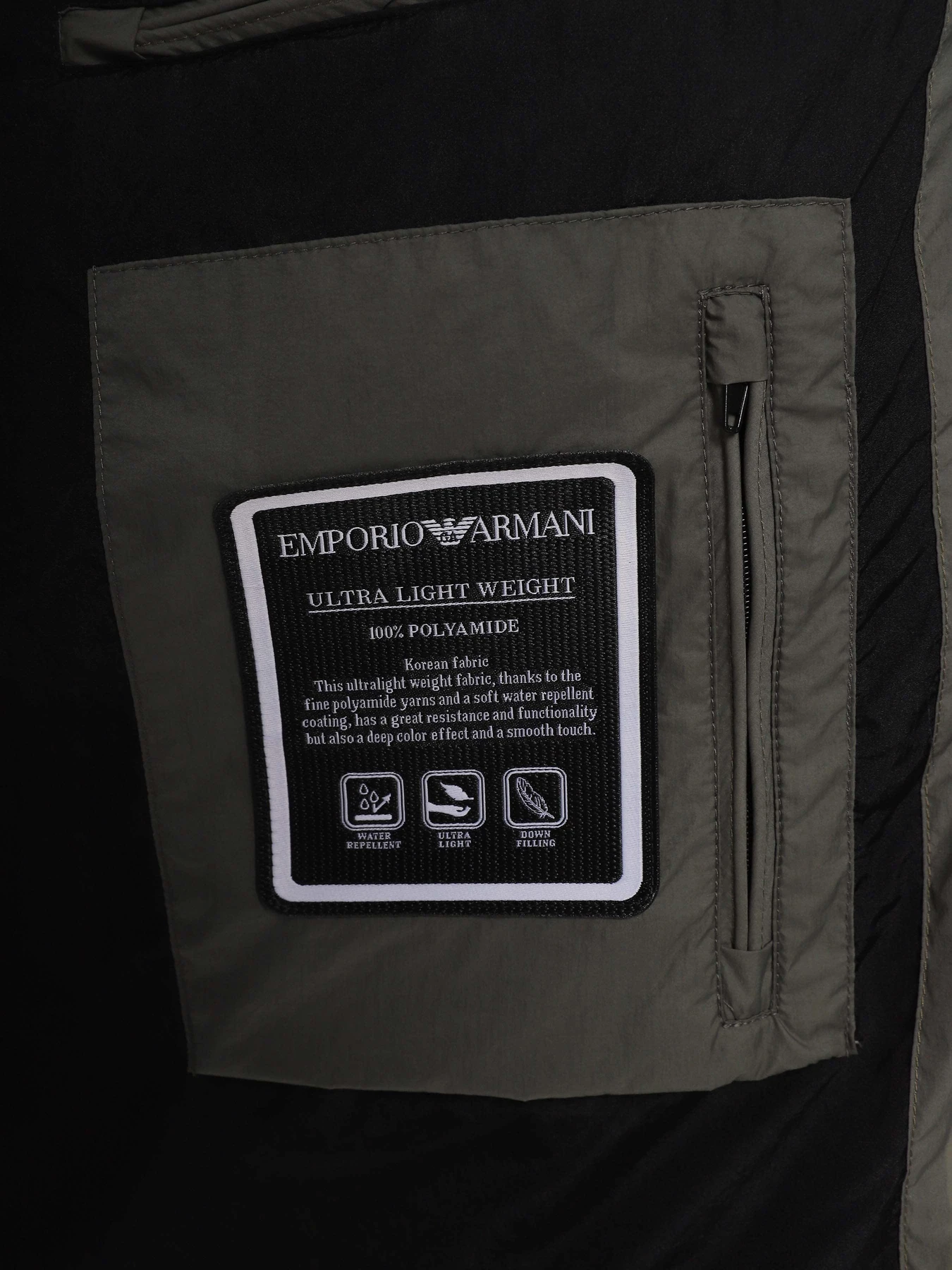 Куртки и дубленки Emporio Armani модель 6R1BZ5-1NYOZ-0643 Куртки и дубленки Emporio Armani модель 6R1BZ5-1NYOZ-0643 Фото