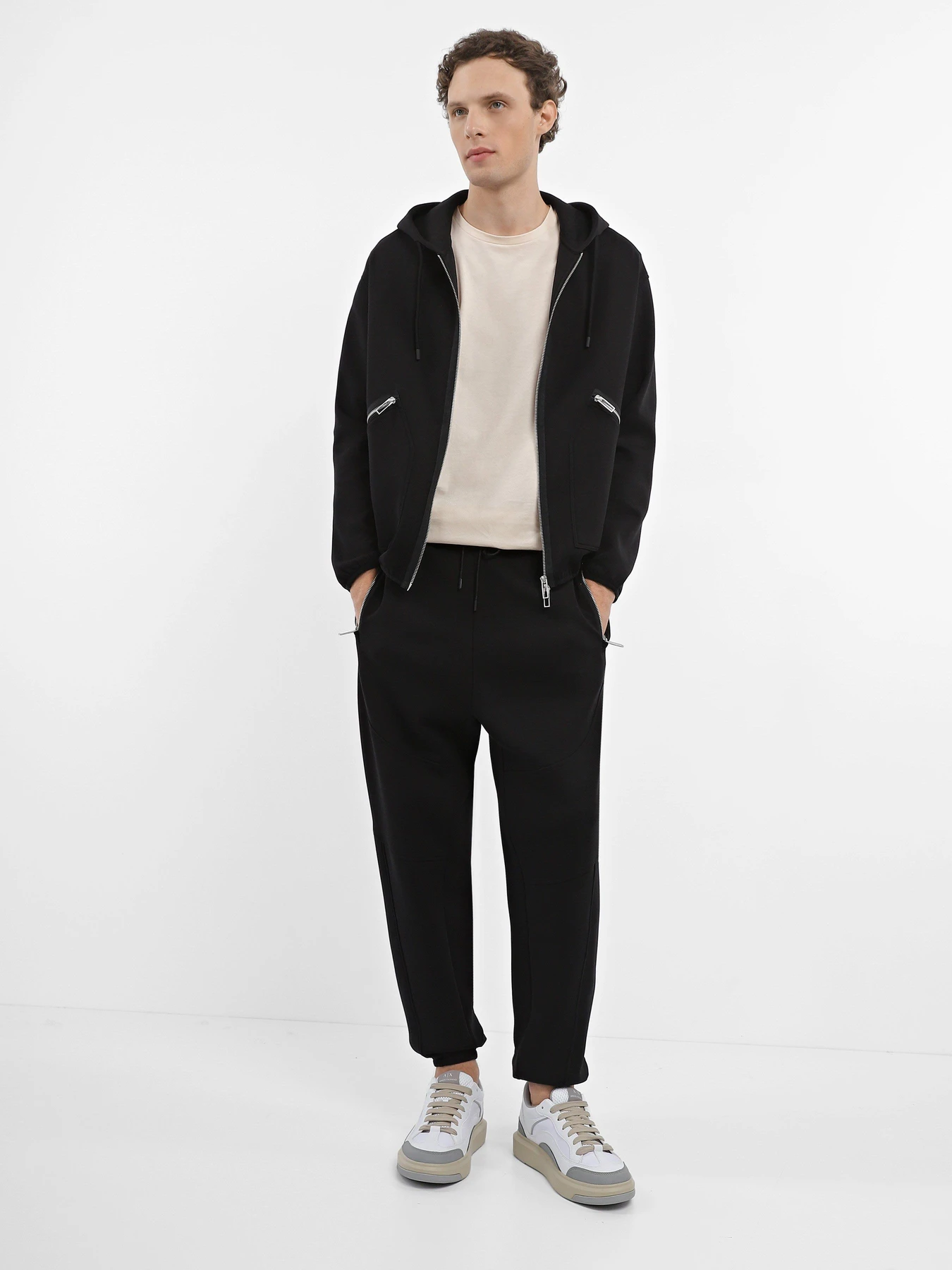 Худи и свитшоты Emporio Armani модель 6R1MCL-1JHSZ-0999 Худи и свитшоты Emporio Armani модель 6R1MCL-1JHSZ-0999 Фото