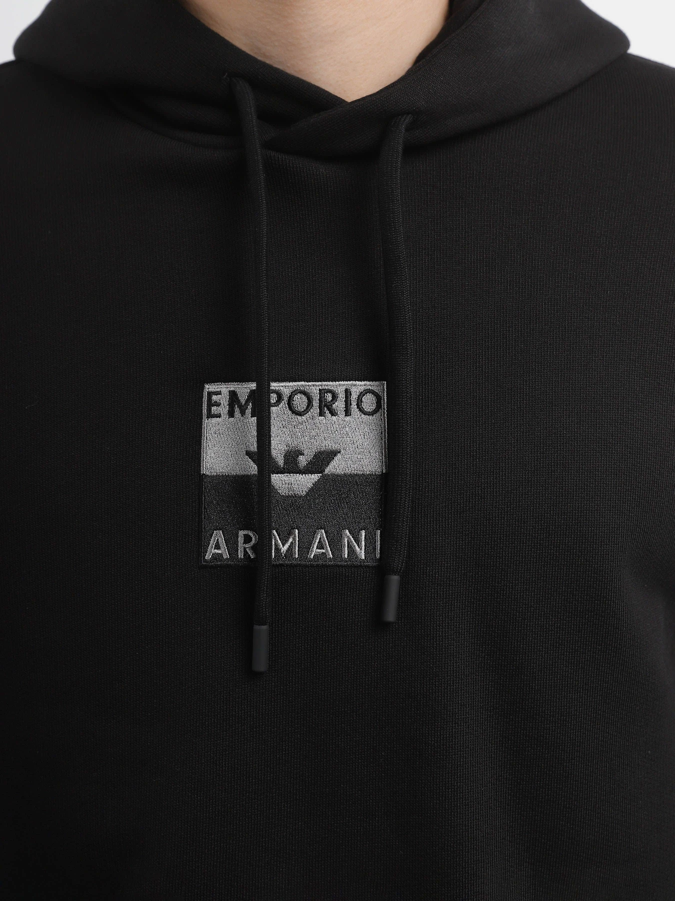 Худи и свитшоты Emporio Armani модель 6R1MCN-1JWPZ-0999 Худи и свитшоты Emporio Armani модель 6R1MCN-1JWPZ-0999 Фото