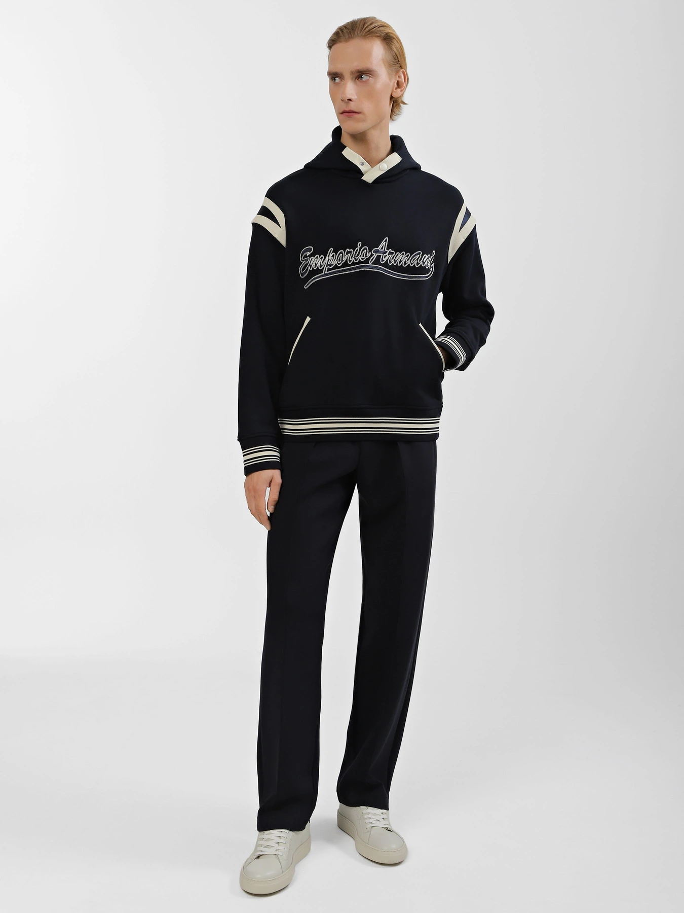 Худи и свитшоты Emporio Armani модель 6R1MG1-1JWPZ-0920 Худи и свитшоты Emporio Armani модель 6R1MG1-1JWPZ-0920 Фото