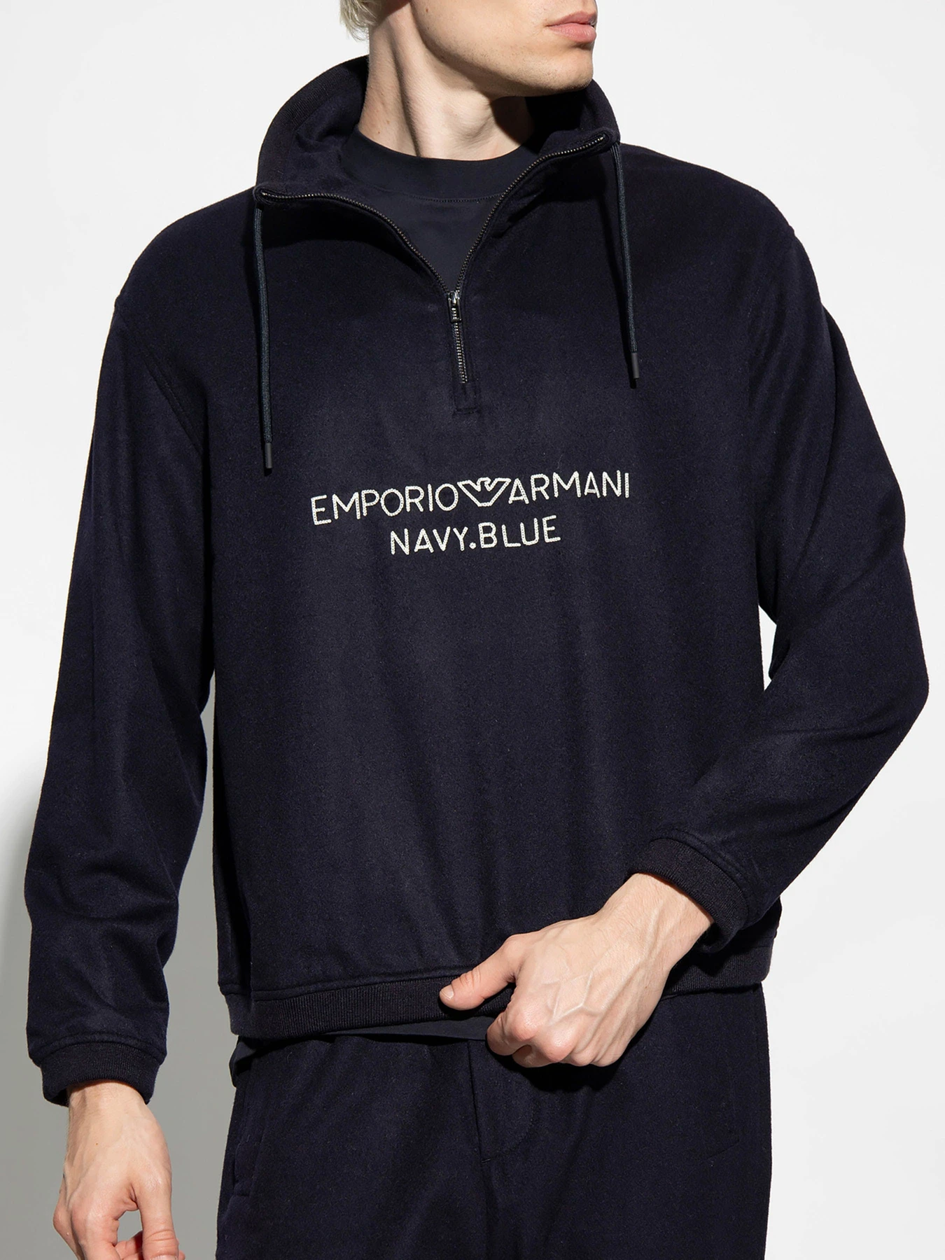 Худи и свитшоты Emporio Armani модель 6R1MF5-1NTYZ-0920 Худи и свитшоты Emporio Armani модель 6R1MF5-1NTYZ-0920 Фото