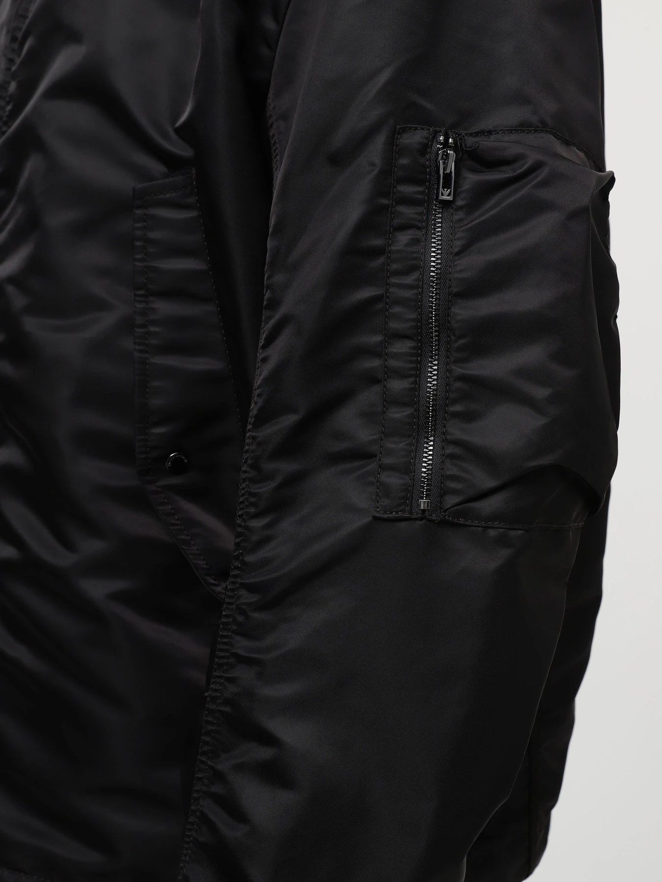 Куртки и дубленки Emporio Armani модель 3D1BB6-1NJWZ-0999 Фото