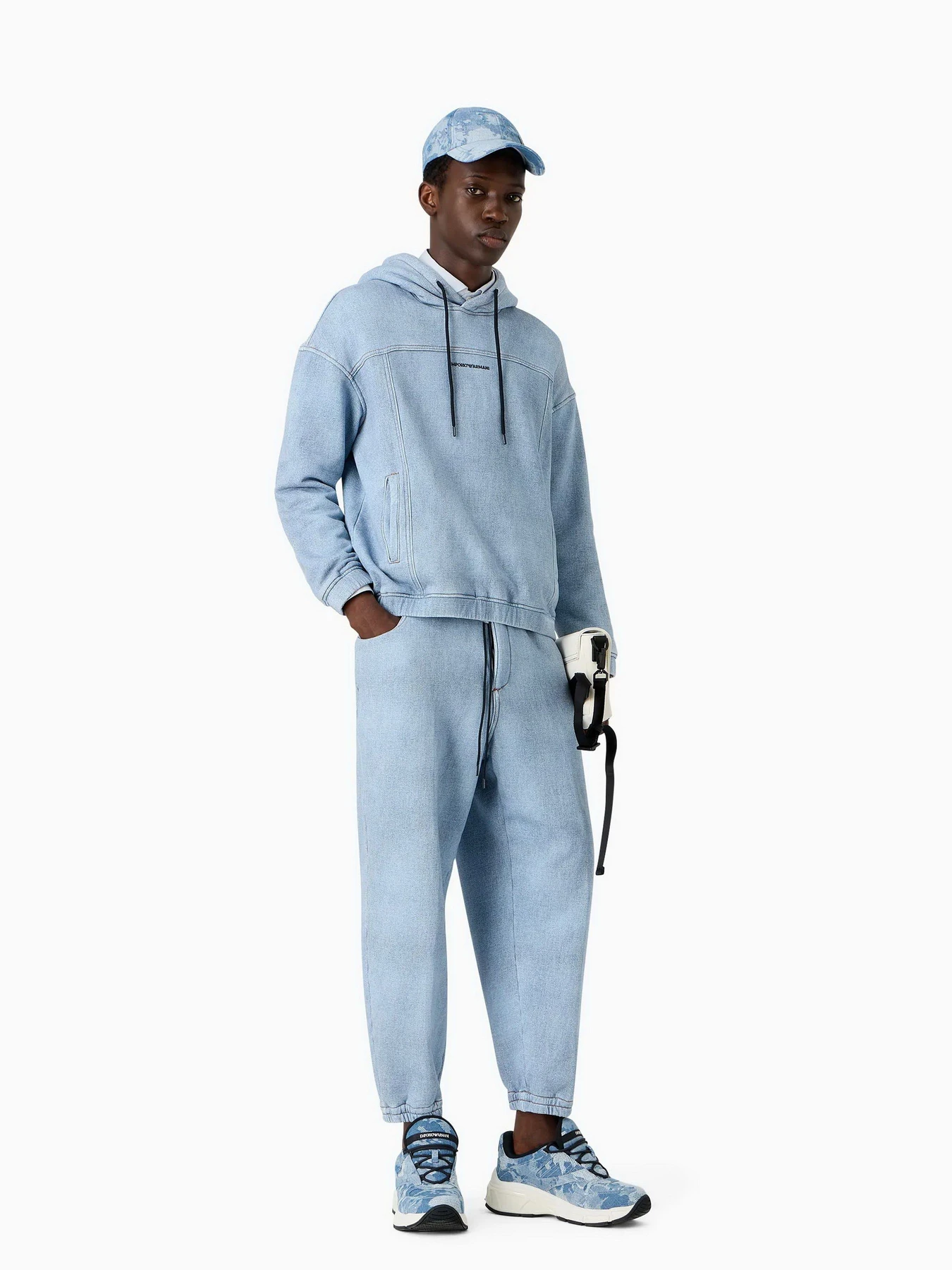 Худи и свитшоты Emporio Armani модель 3D1MEG-1JWPZ-F917 Худи и свитшоты Emporio Armani модель 3D1MEG-1JWPZ-F917 Фото