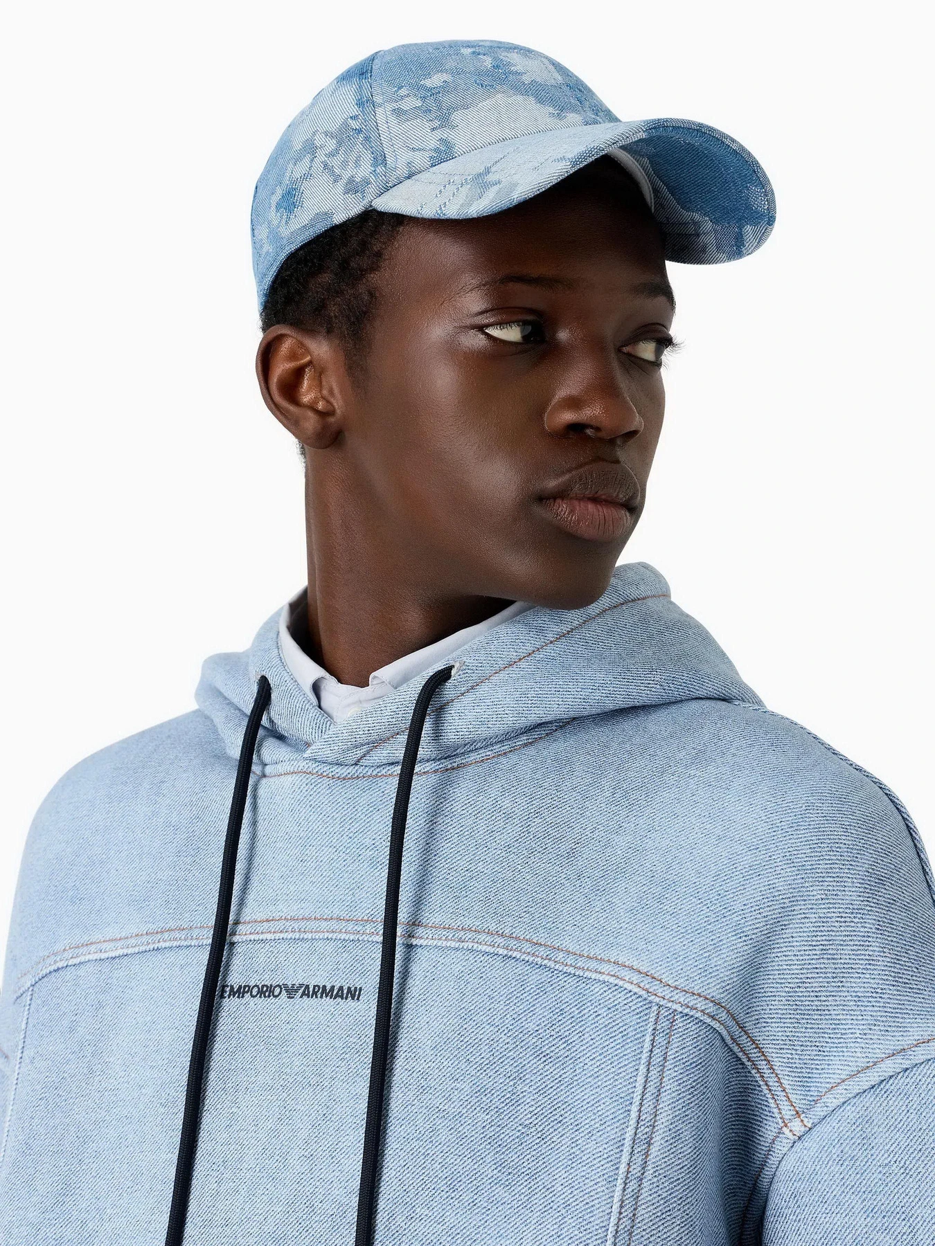 Худи и свитшоты Emporio Armani модель 3D1MEG-1JWPZ-F917 Худи и свитшоты Emporio Armani модель 3D1MEG-1JWPZ-F917 Фото