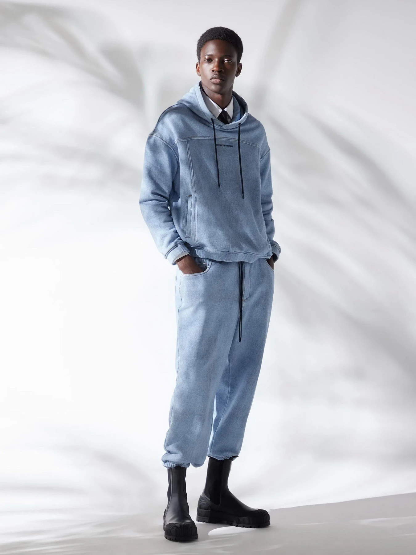 Худи и свитшоты Emporio Armani модель 3D1MEG-1JWPZ-F917 Худи и свитшоты Emporio Armani модель 3D1MEG-1JWPZ-F917 Фото
