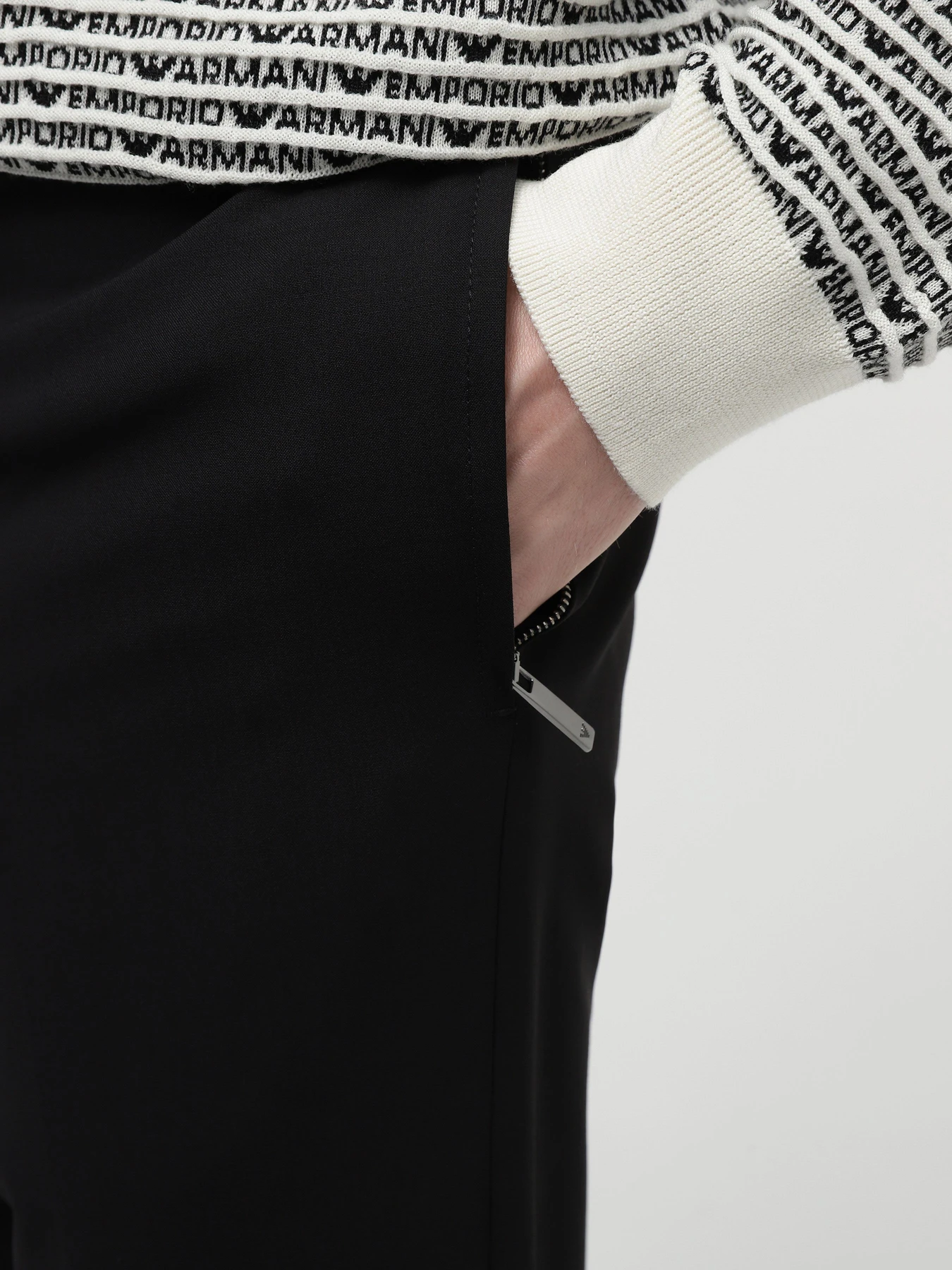 Штани Emporio Armani модель E31P68-01506-999 Фото