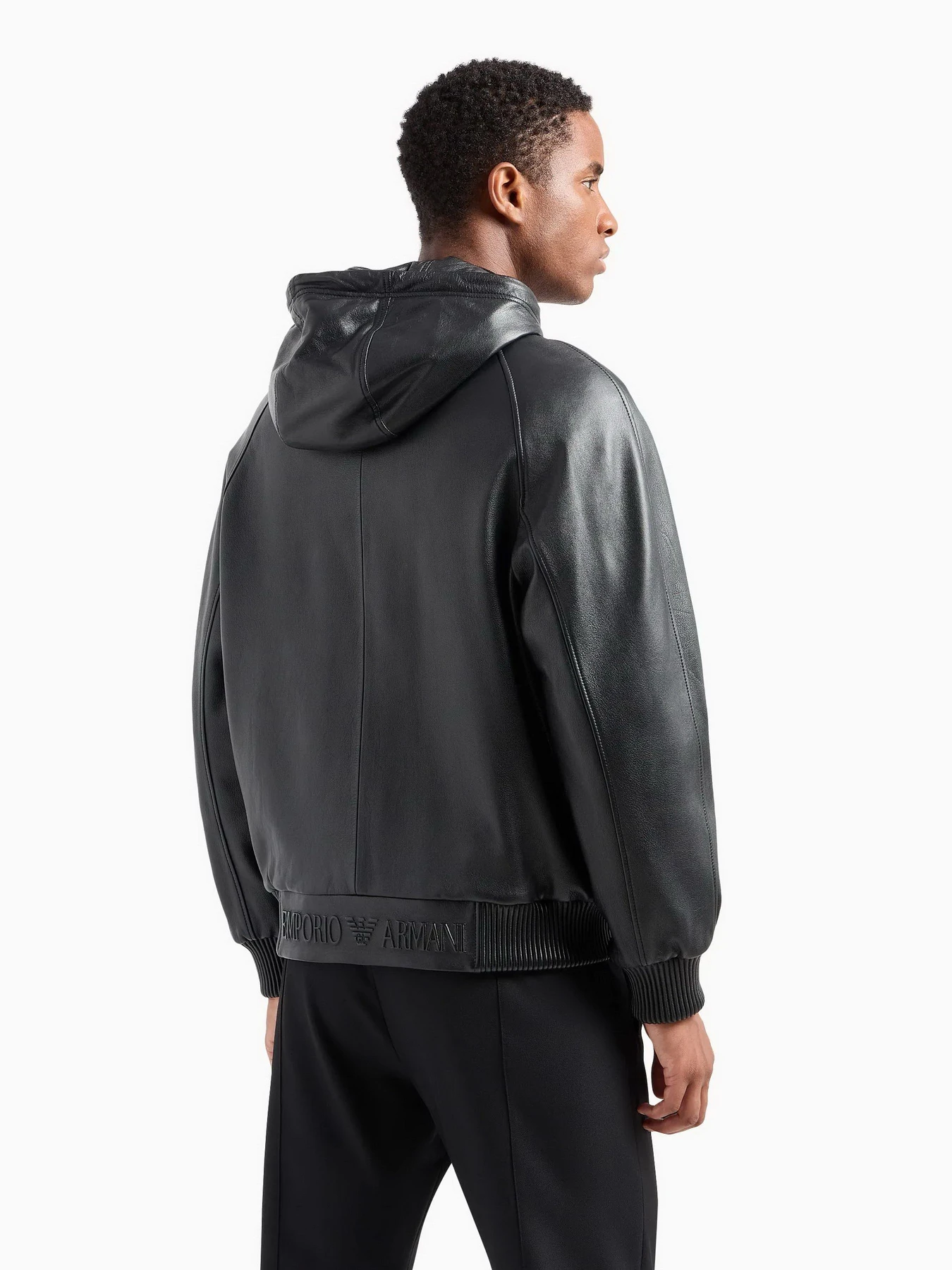 Куртки и дубленки Emporio Armani модель E31R82-F1P82-999 Фото