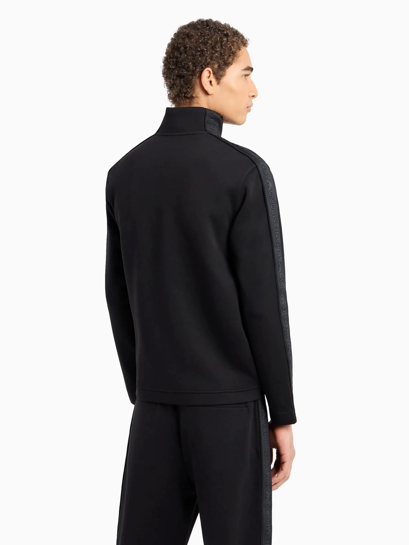 Худи и свитшоты Emporio Armani модель 3D1M69-1JHSZ-0999 Худи и свитшоты Emporio Armani модель 3D1M69-1JHSZ-0999 Фото