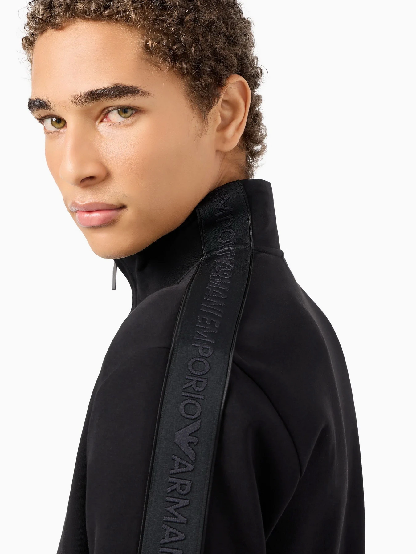 Худи и свитшоты Emporio Armani модель 3D1M69-1JHSZ-0999 Худи и свитшоты Emporio Armani модель 3D1M69-1JHSZ-0999 Фото